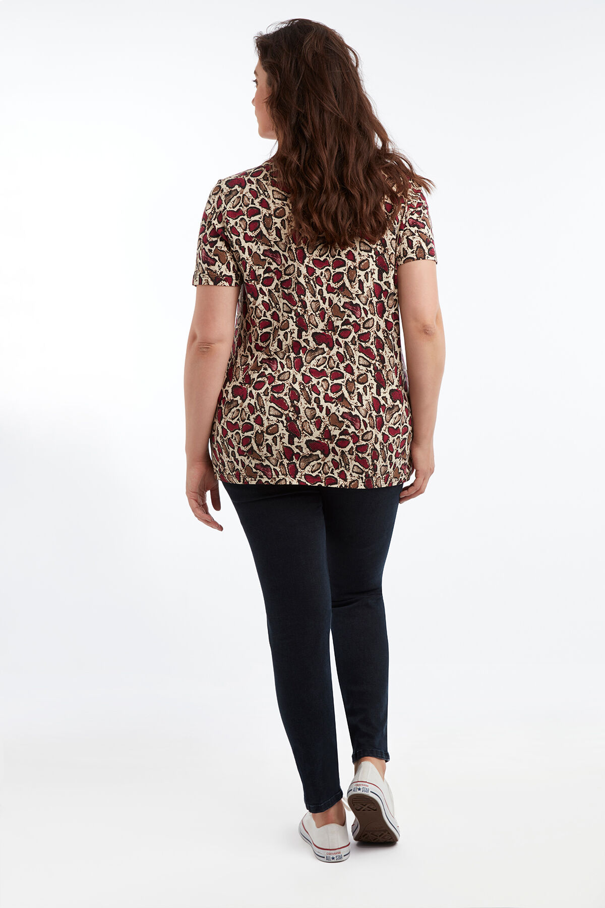 Camiseta con cuello de pico y estampado image number 4