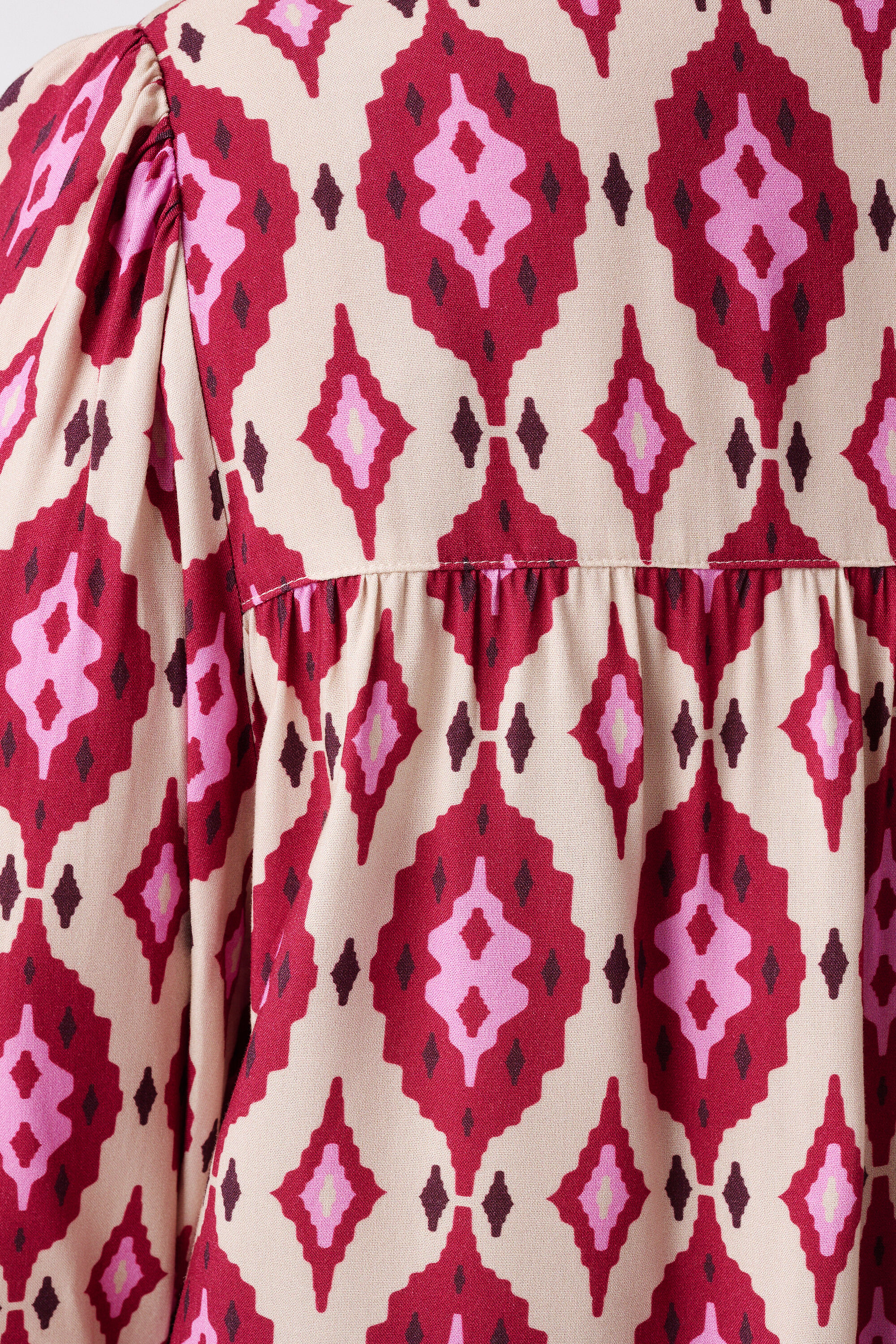 Blusa con estampado y bobinas image number 6