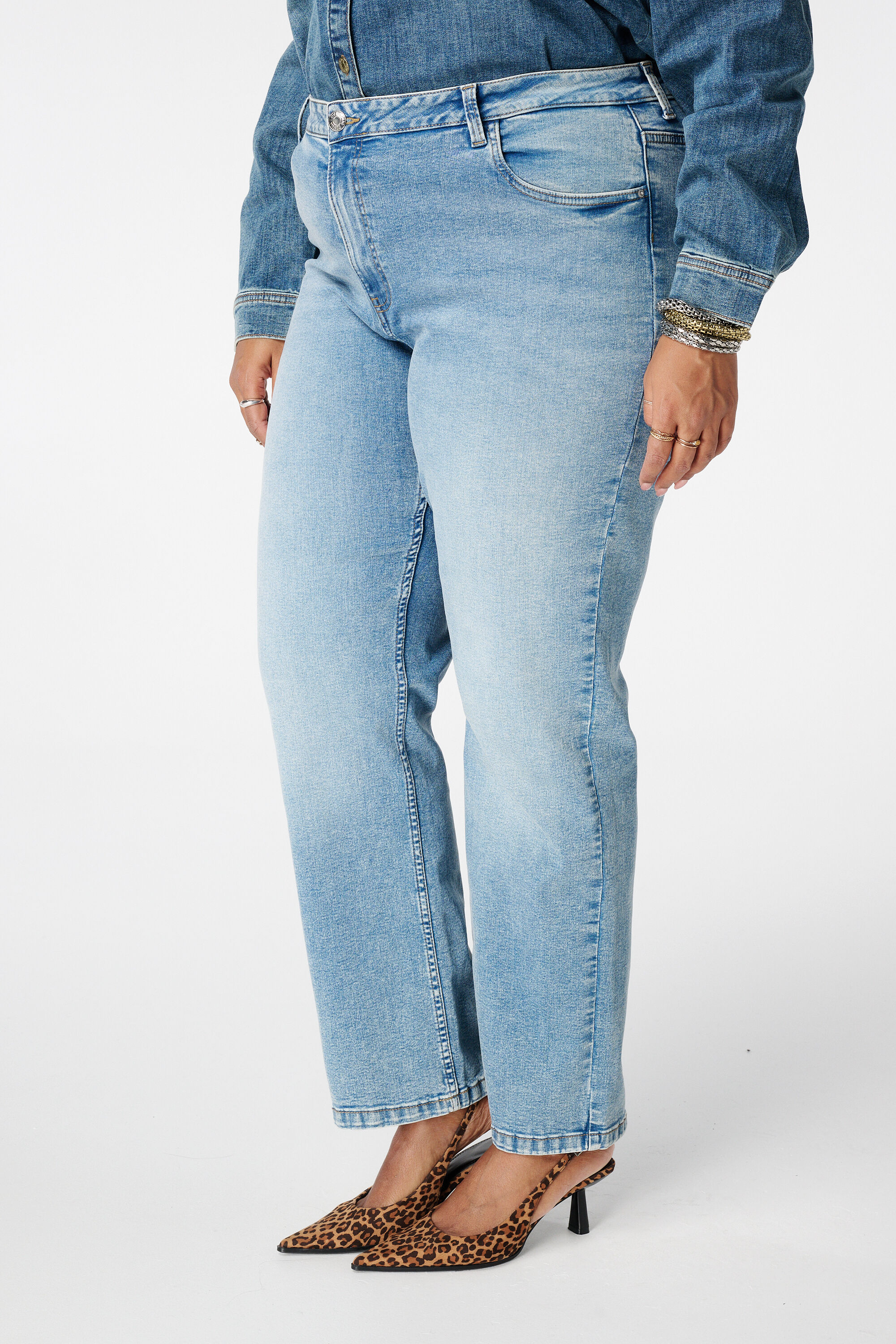 Vaqueros LILY de corte recto image number 5