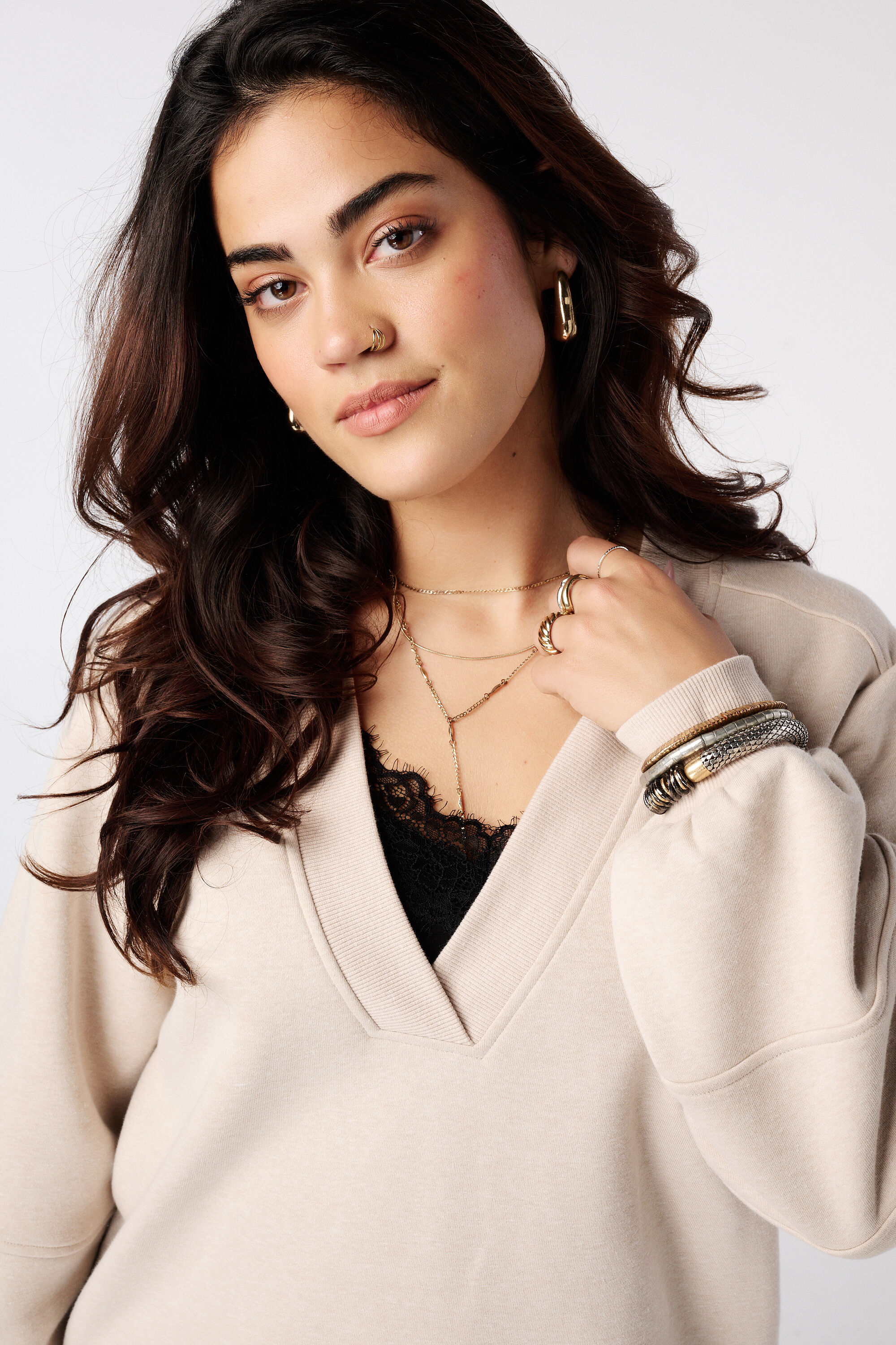Sudadera con escote en V image number 4