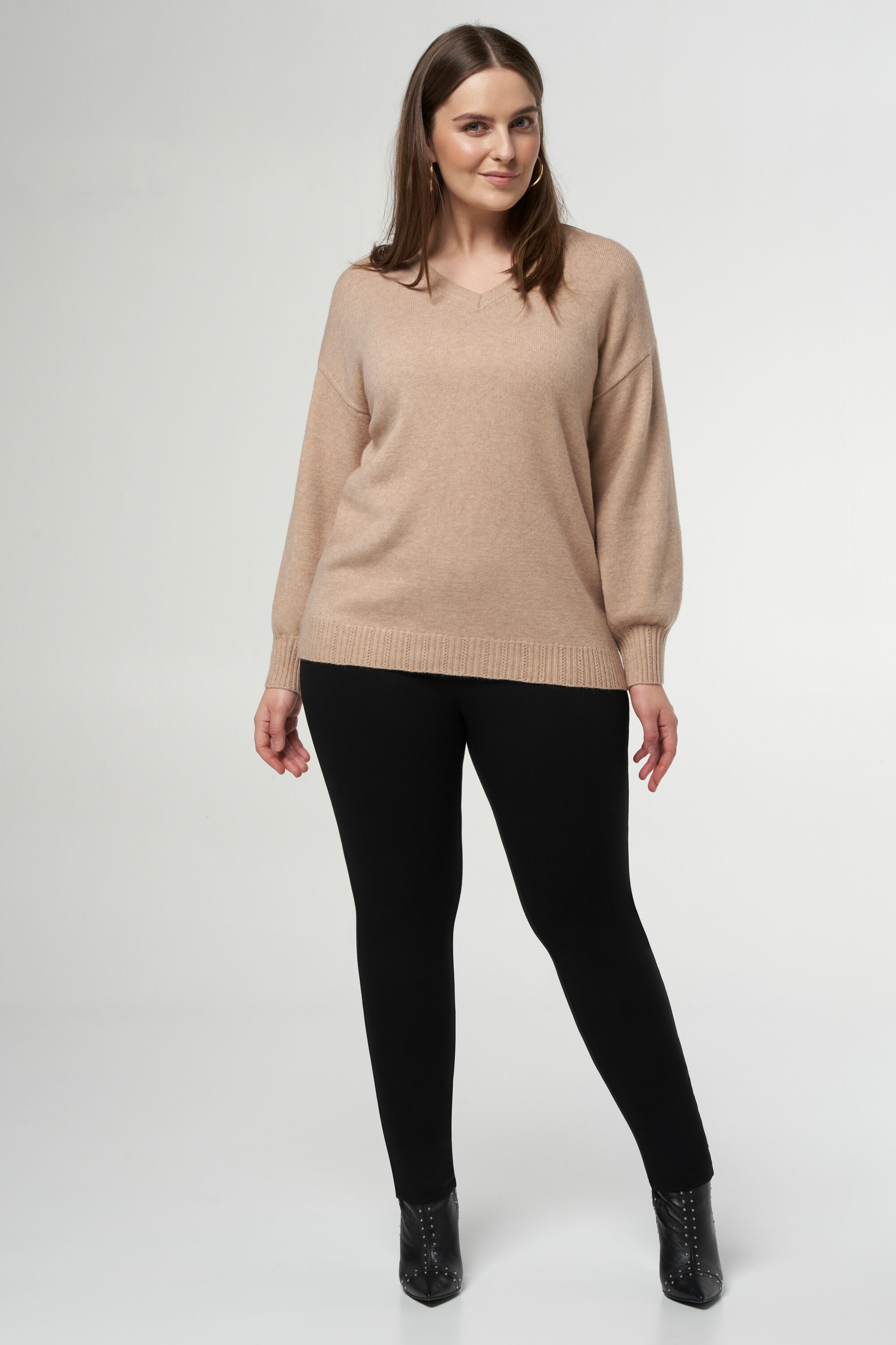 Su&eacute;ter de punto fino con cuello en V image number 5