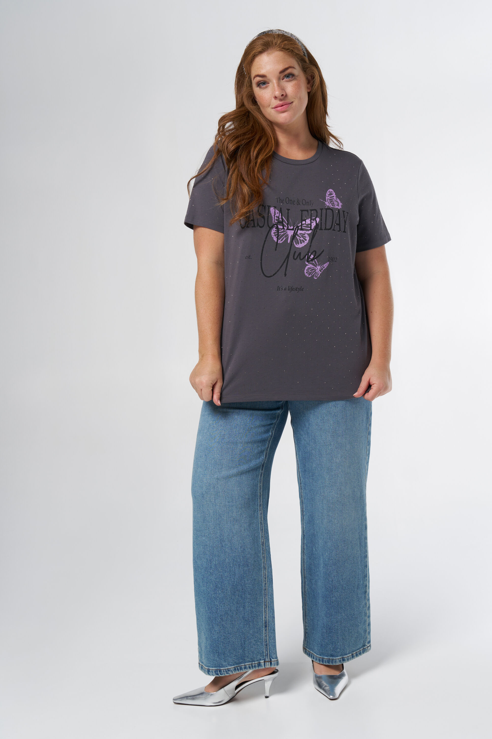 Camiseta con texto y detalles image number 5