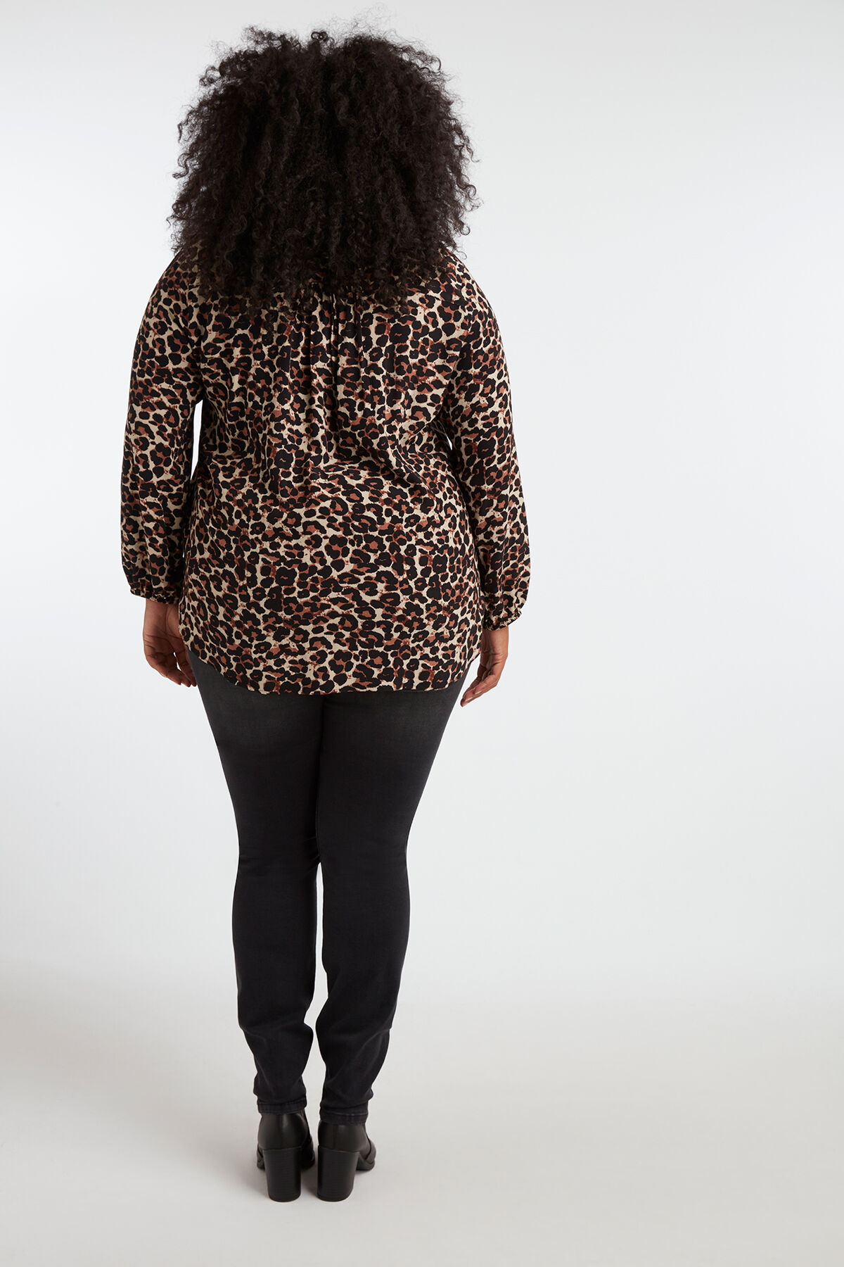 Blusa con estampado image number 5