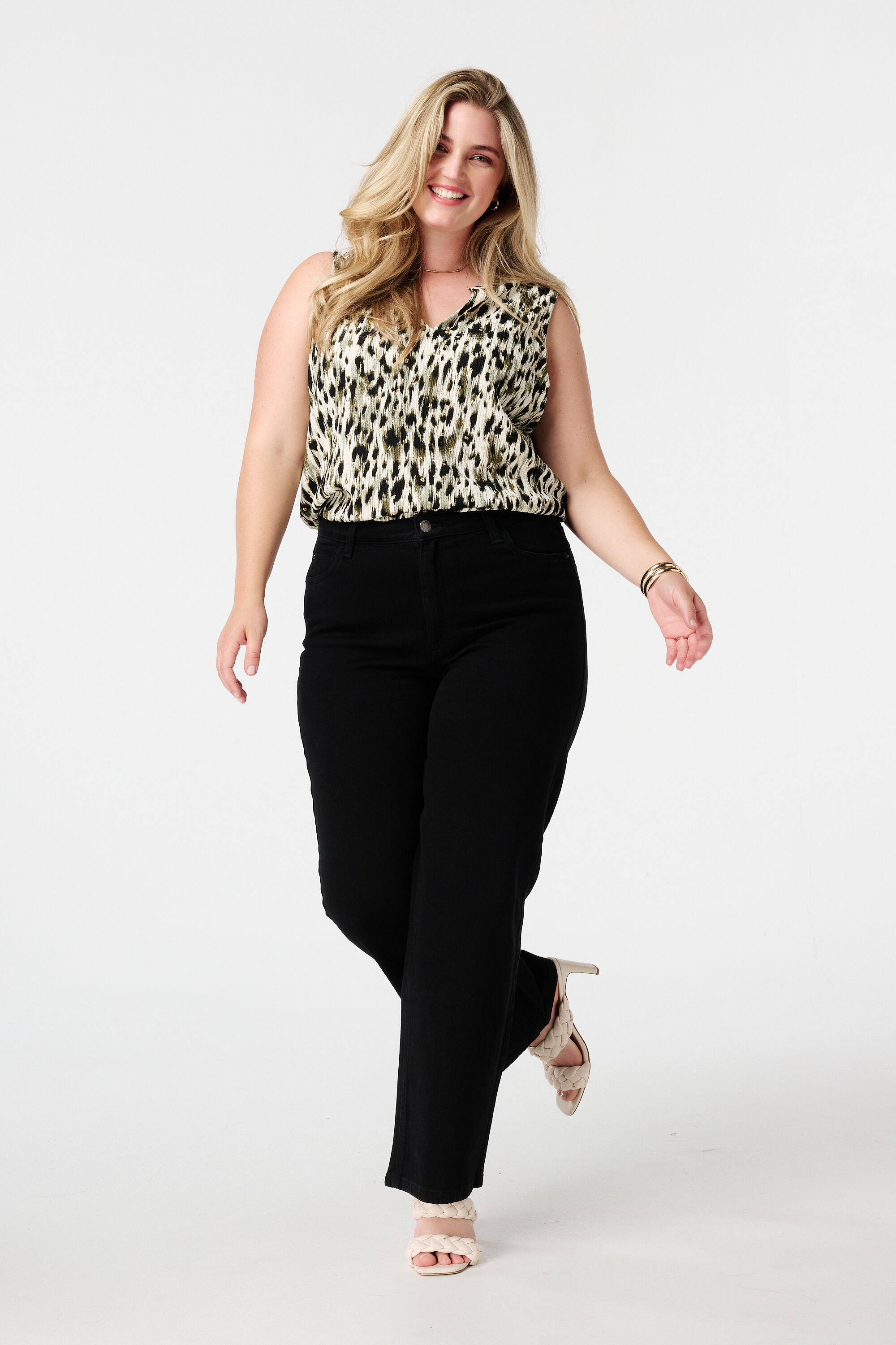 Top sin mangas estampado image number 5