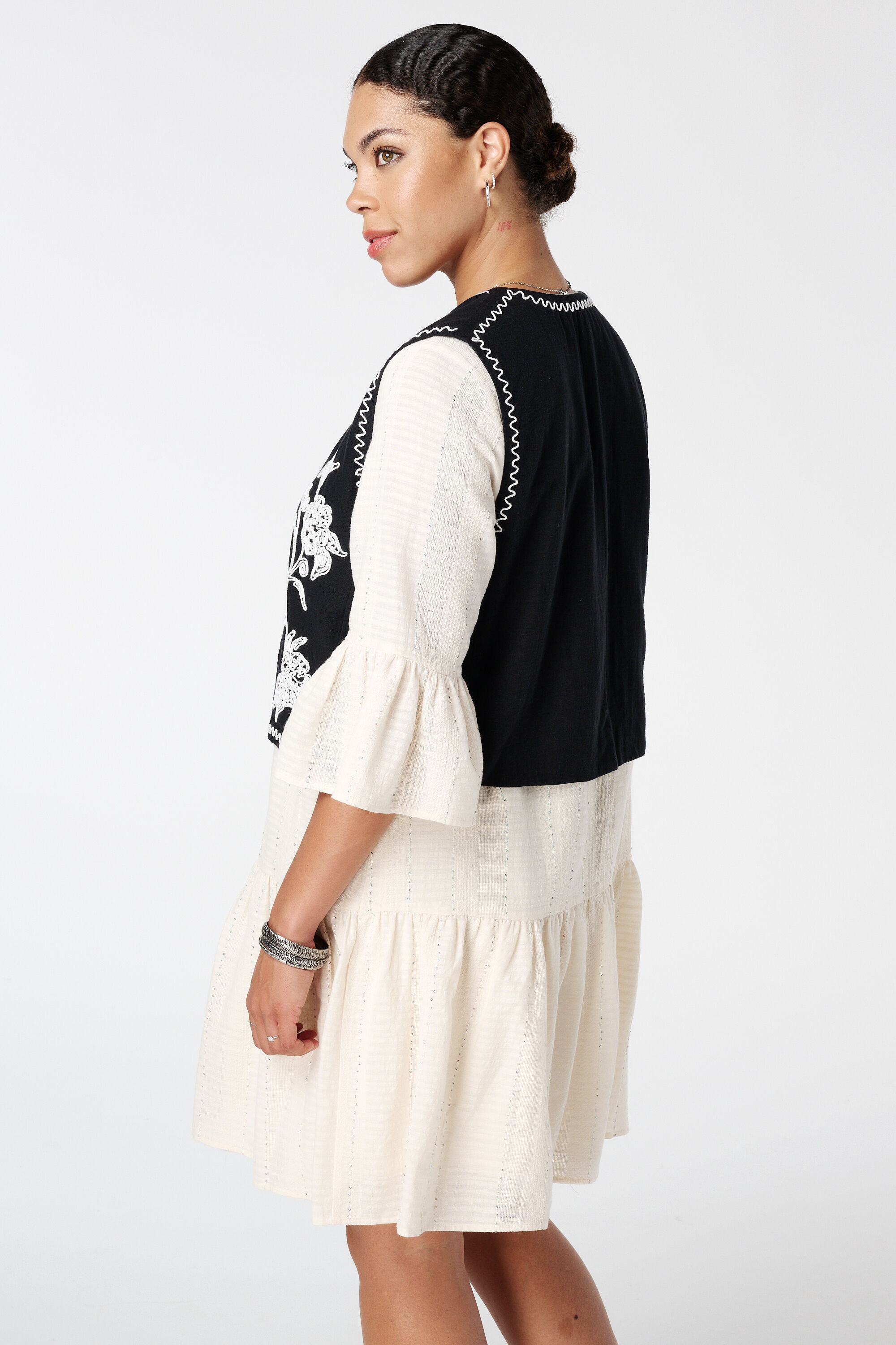 Chaleco bordado image number 3