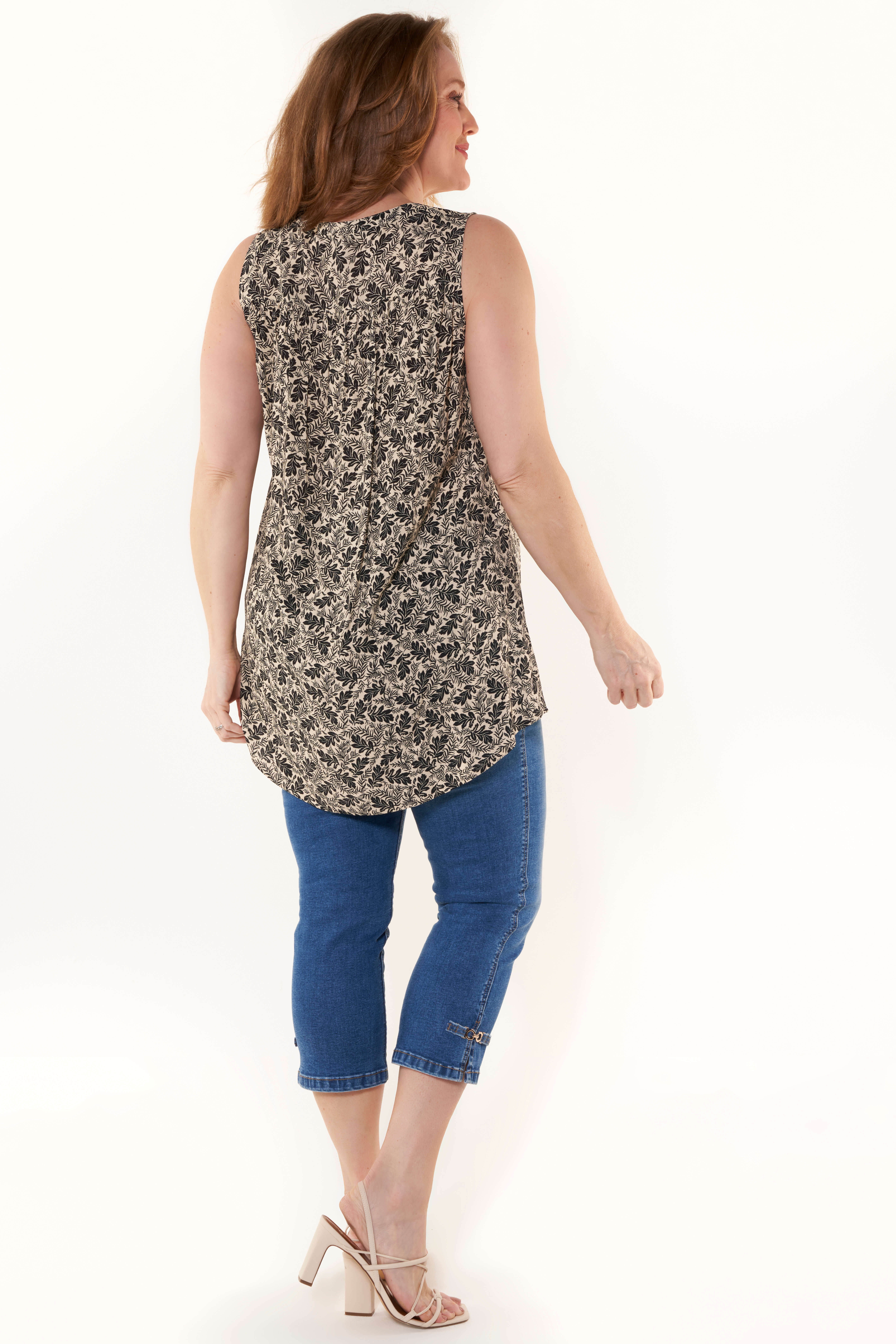 Blusa sin mangas image number 4