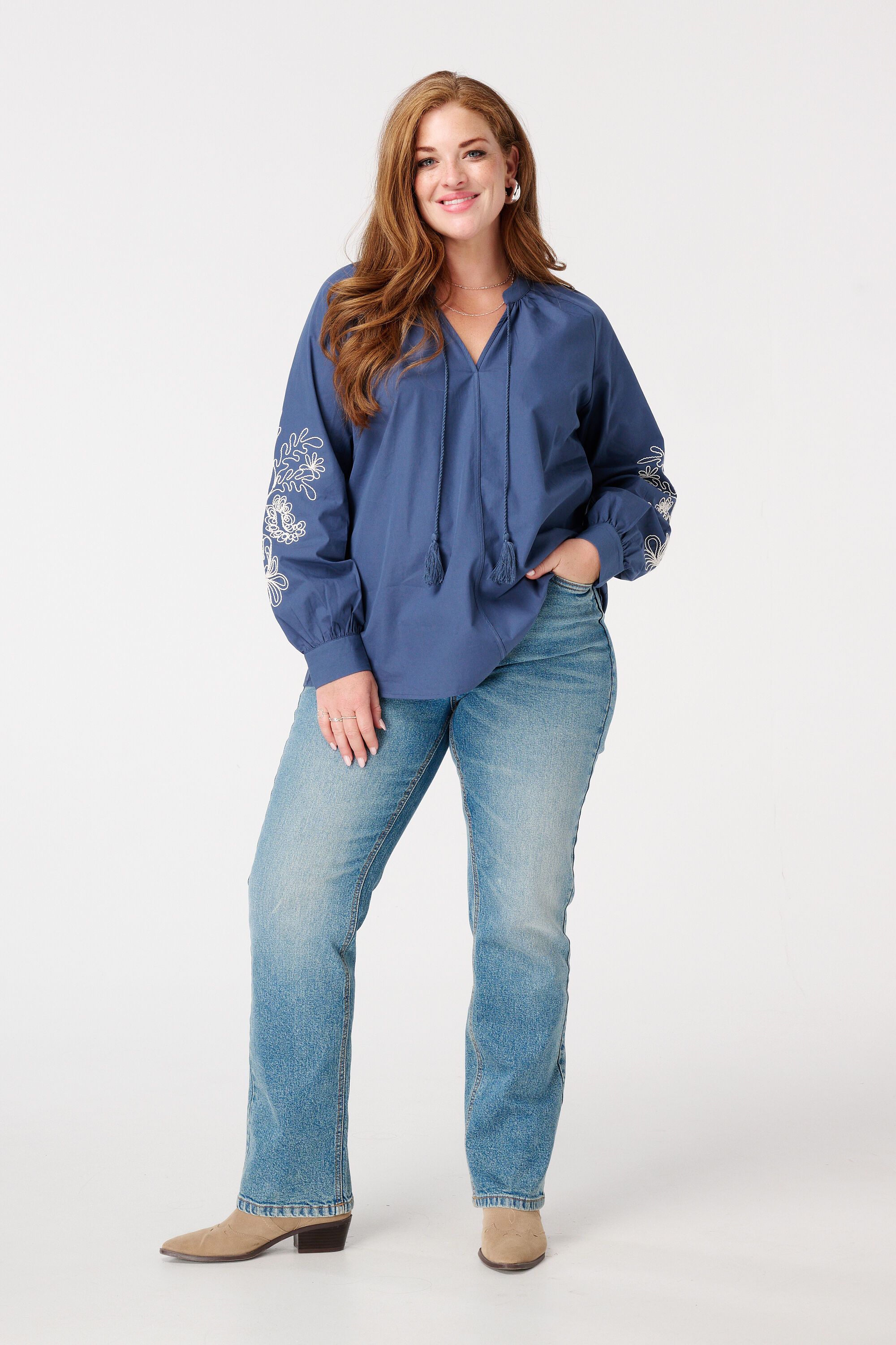 Blusa con bordado image number 5