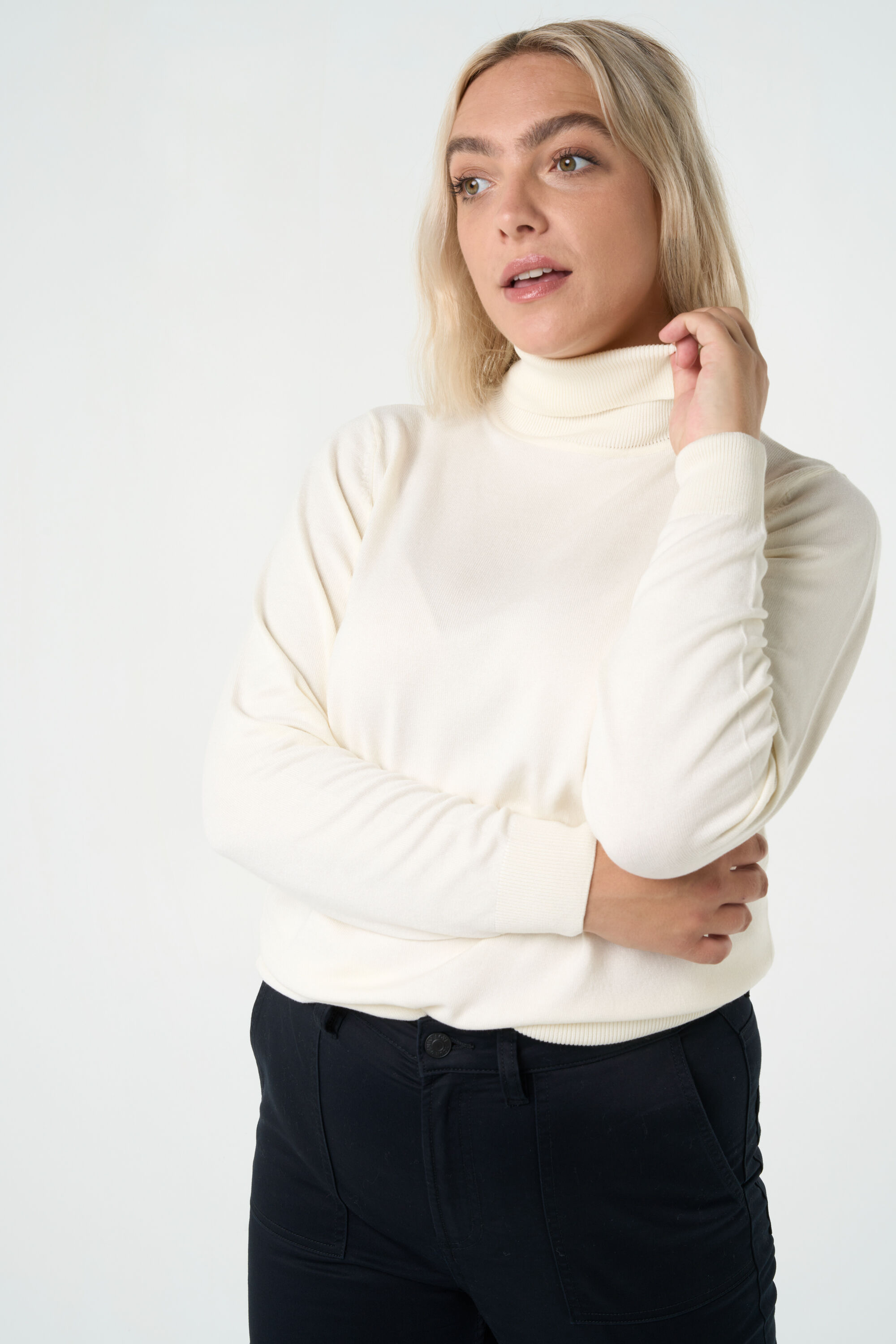 Jersey de cuello alto y punto fino image number 6