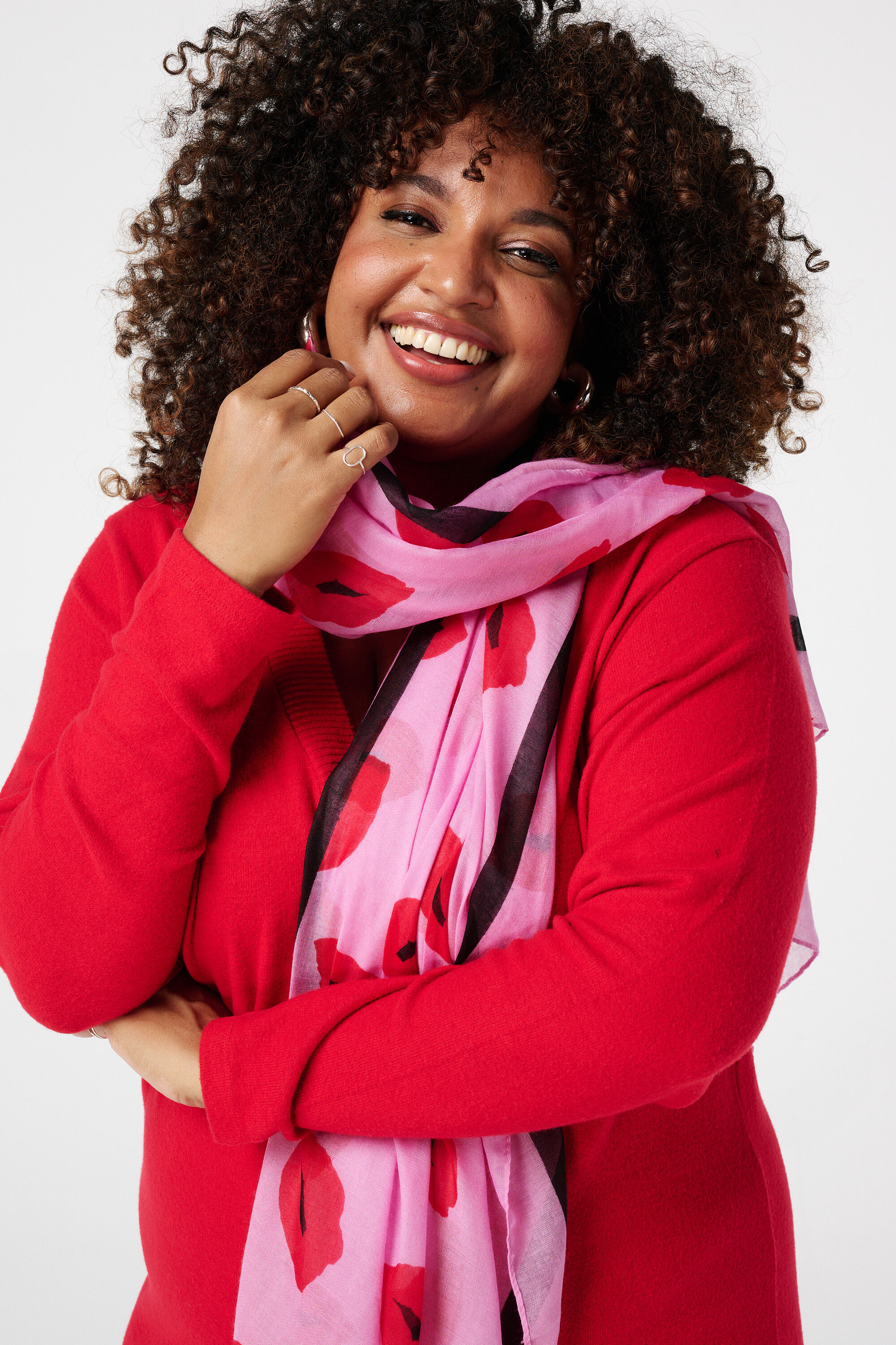 Bufanda con estampado de besos  image number 2