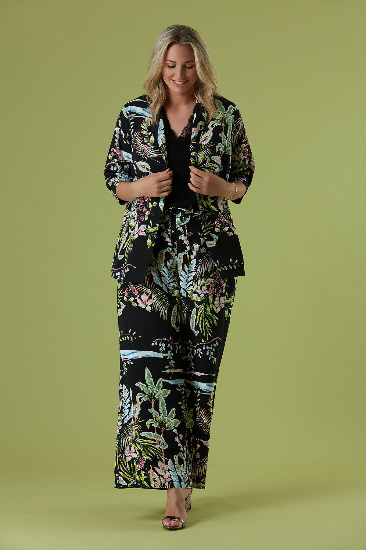 Blazer con estampado floral image number 4