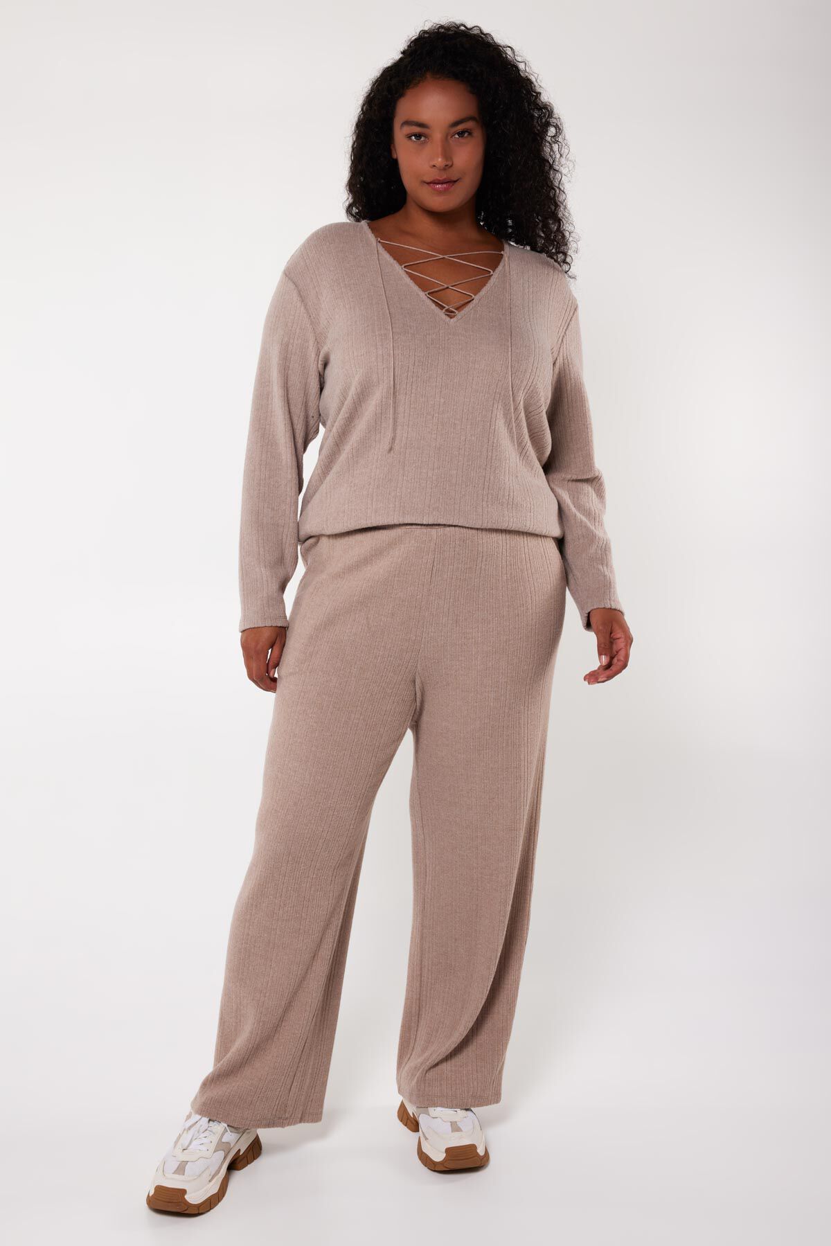 Top de corte recto con escote en V  image number 5