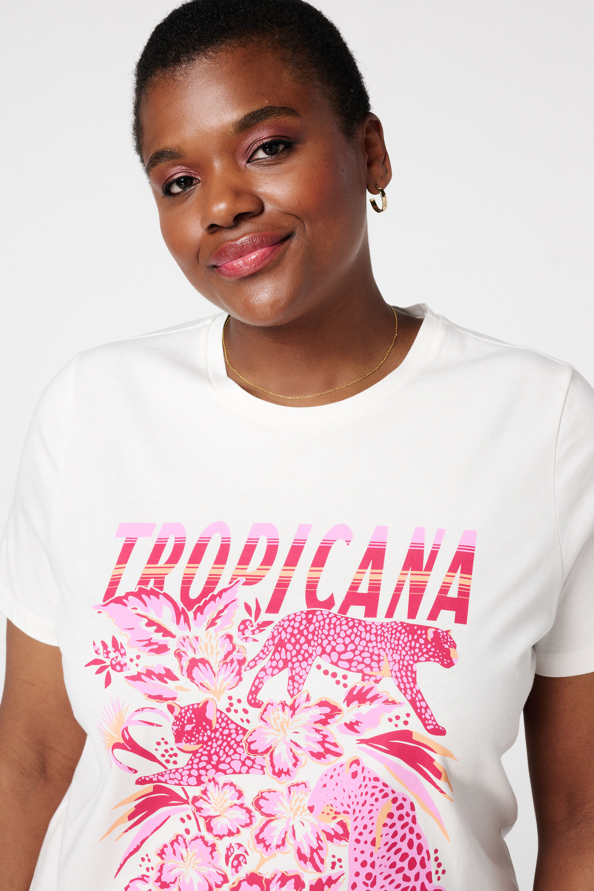 Camiseta con dise&ntilde;o estampado image number 4