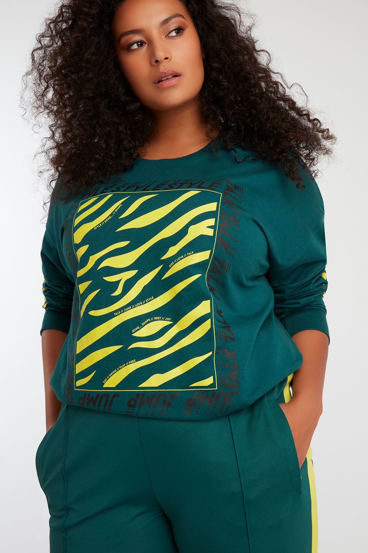 Camiseta con estampado image number 6