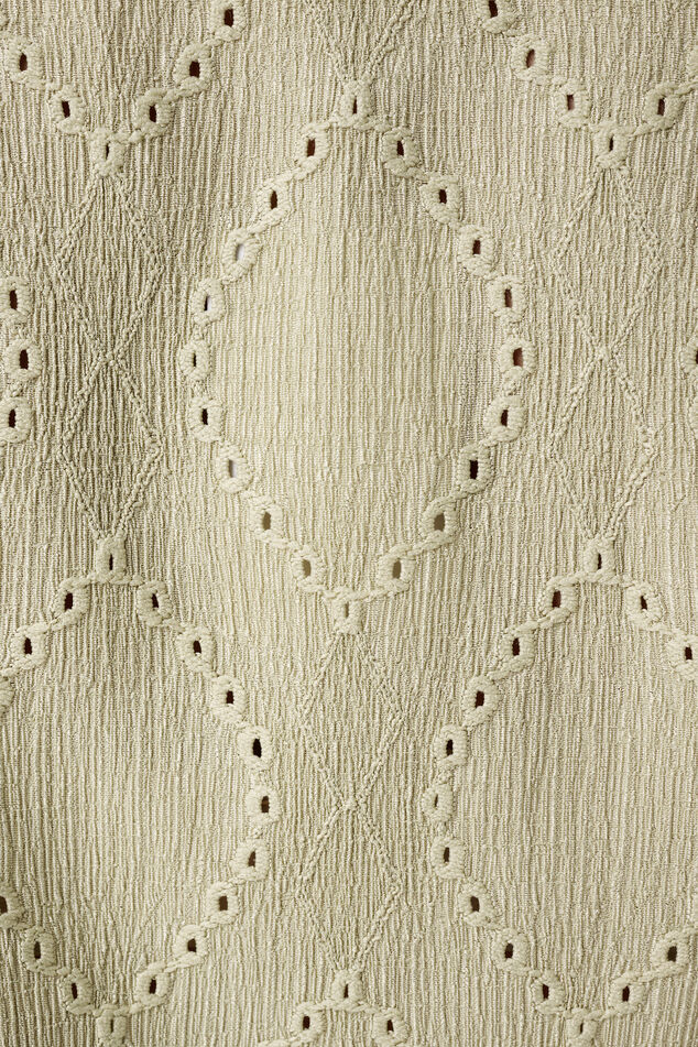 Top con efecto bordado image number 4