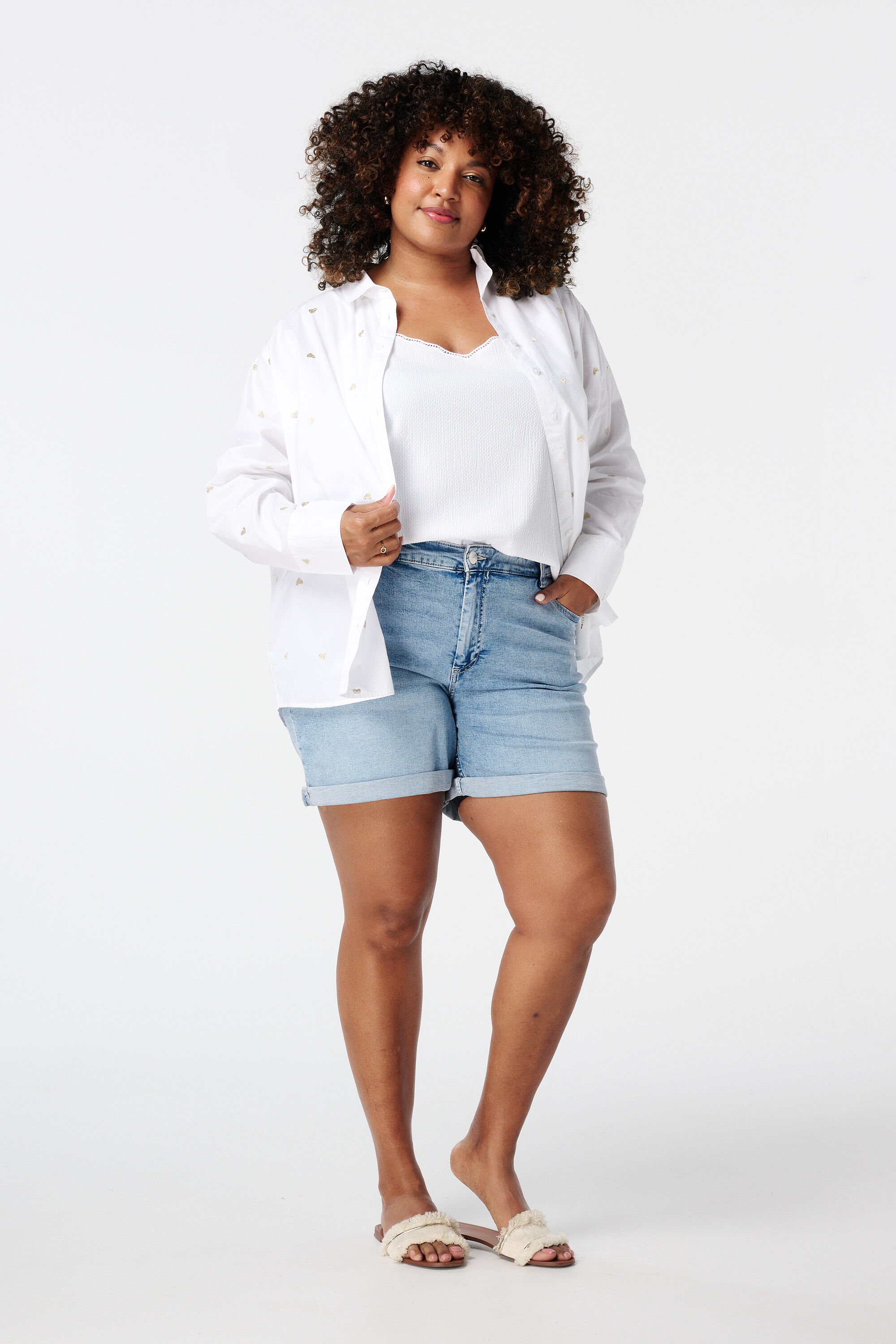 Blusa camisa con corazones  image number 5