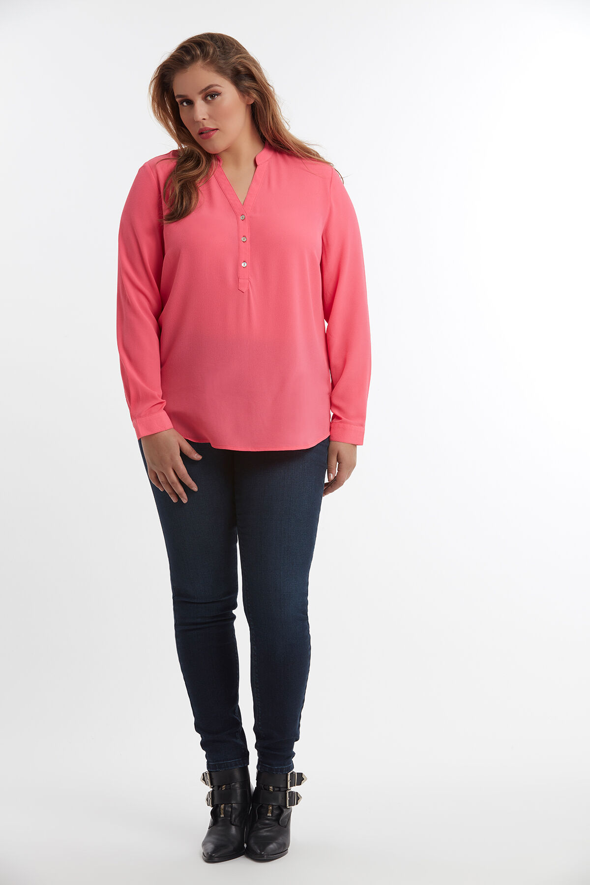 Blusa con botones image number 3