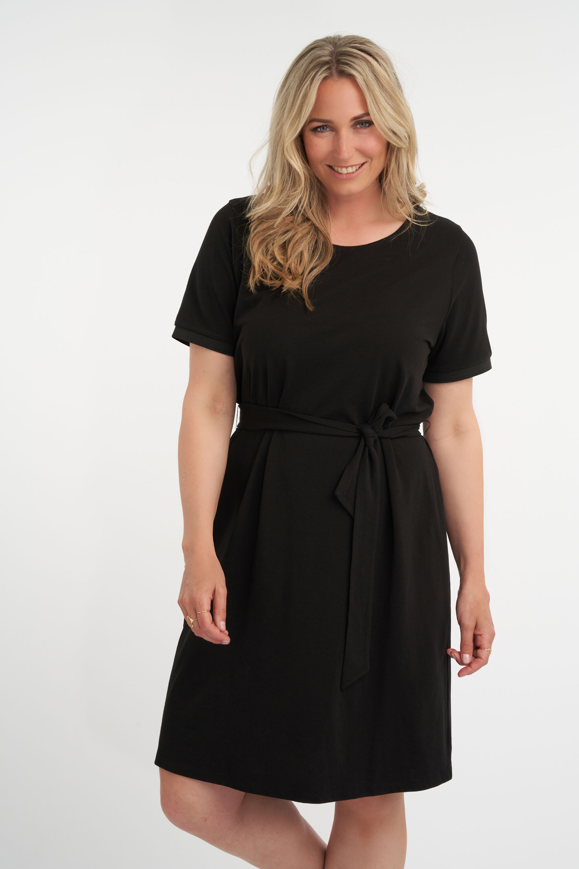 Vestido con cinto image number 5