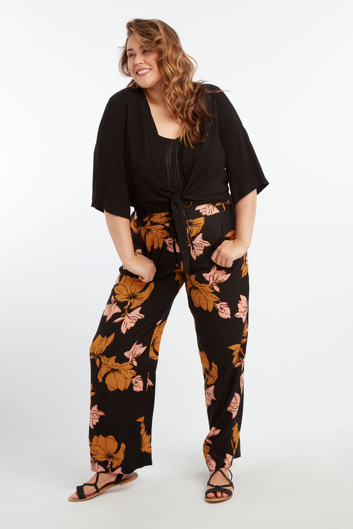 Pantalones anchos de estampado floral image number 5