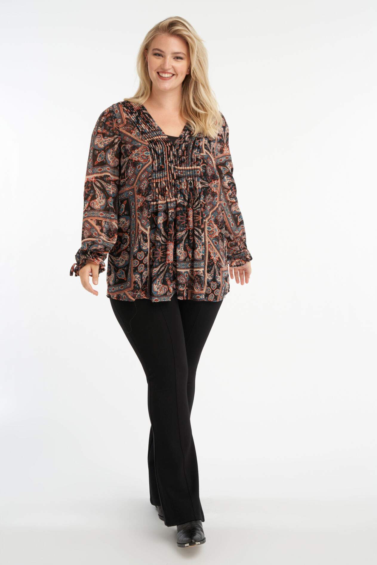 Blusa con estampado paisley y escote en V image number 4