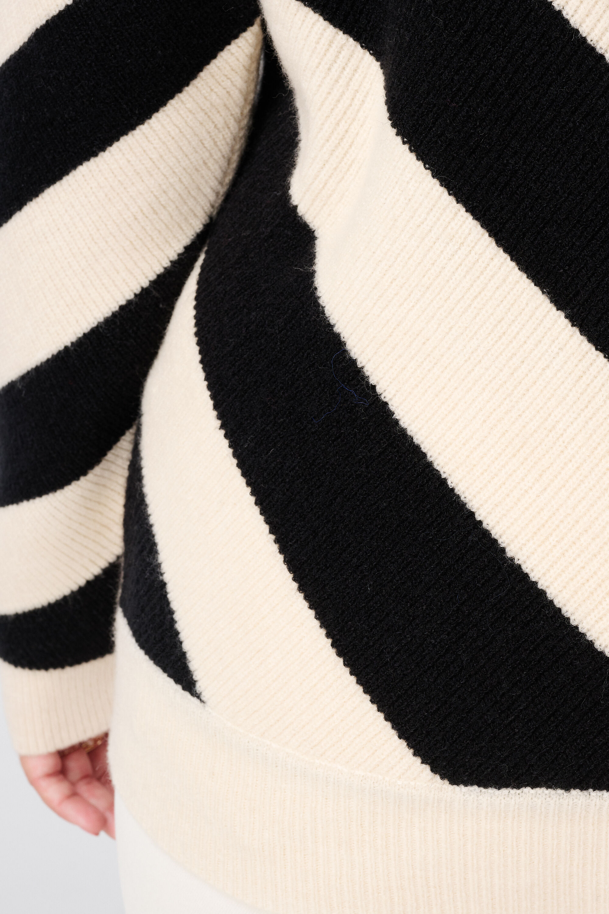 Jersey con rayas diagonales image number 6