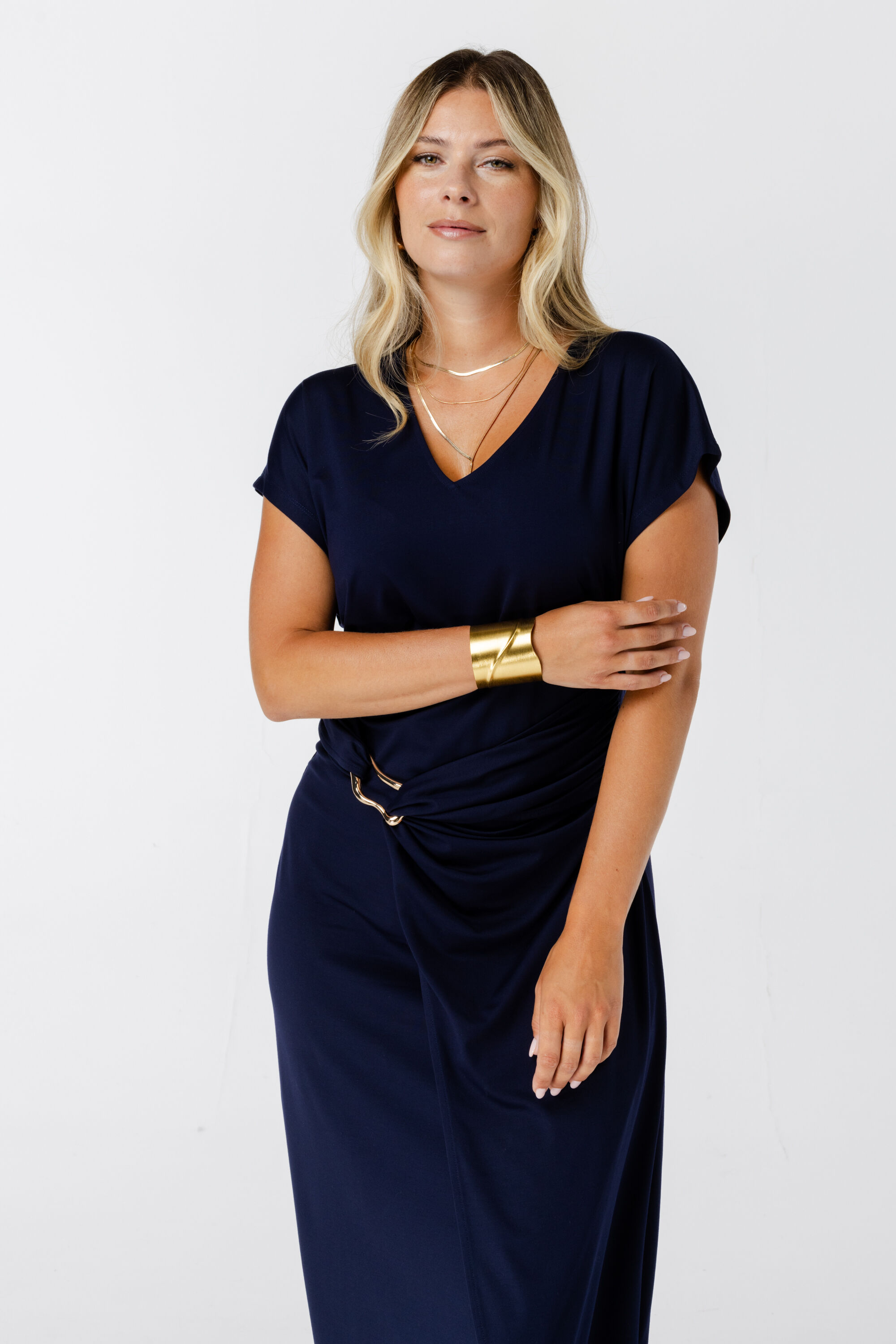 Vestido cruzado con detalles dorados image number 5