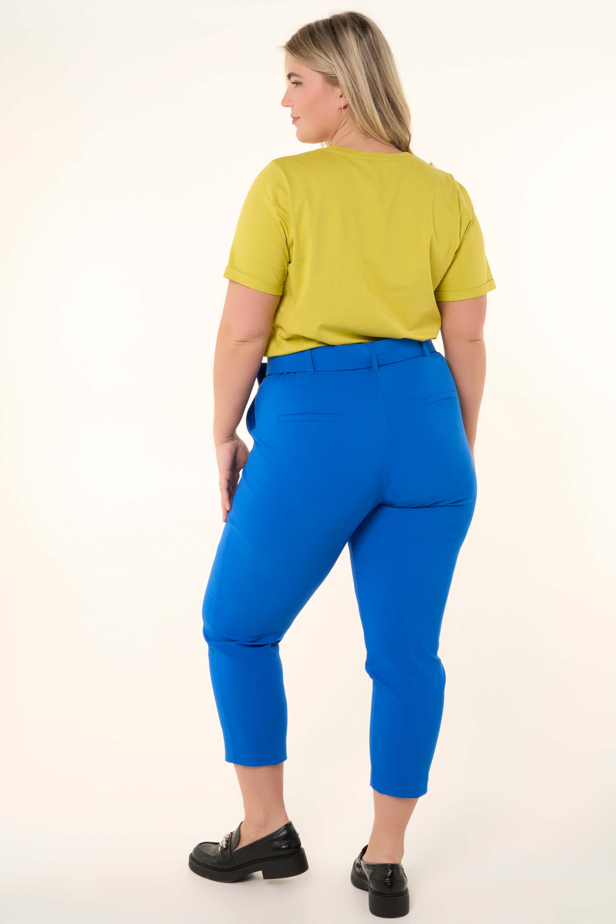 Pantalones con cinto image number 4