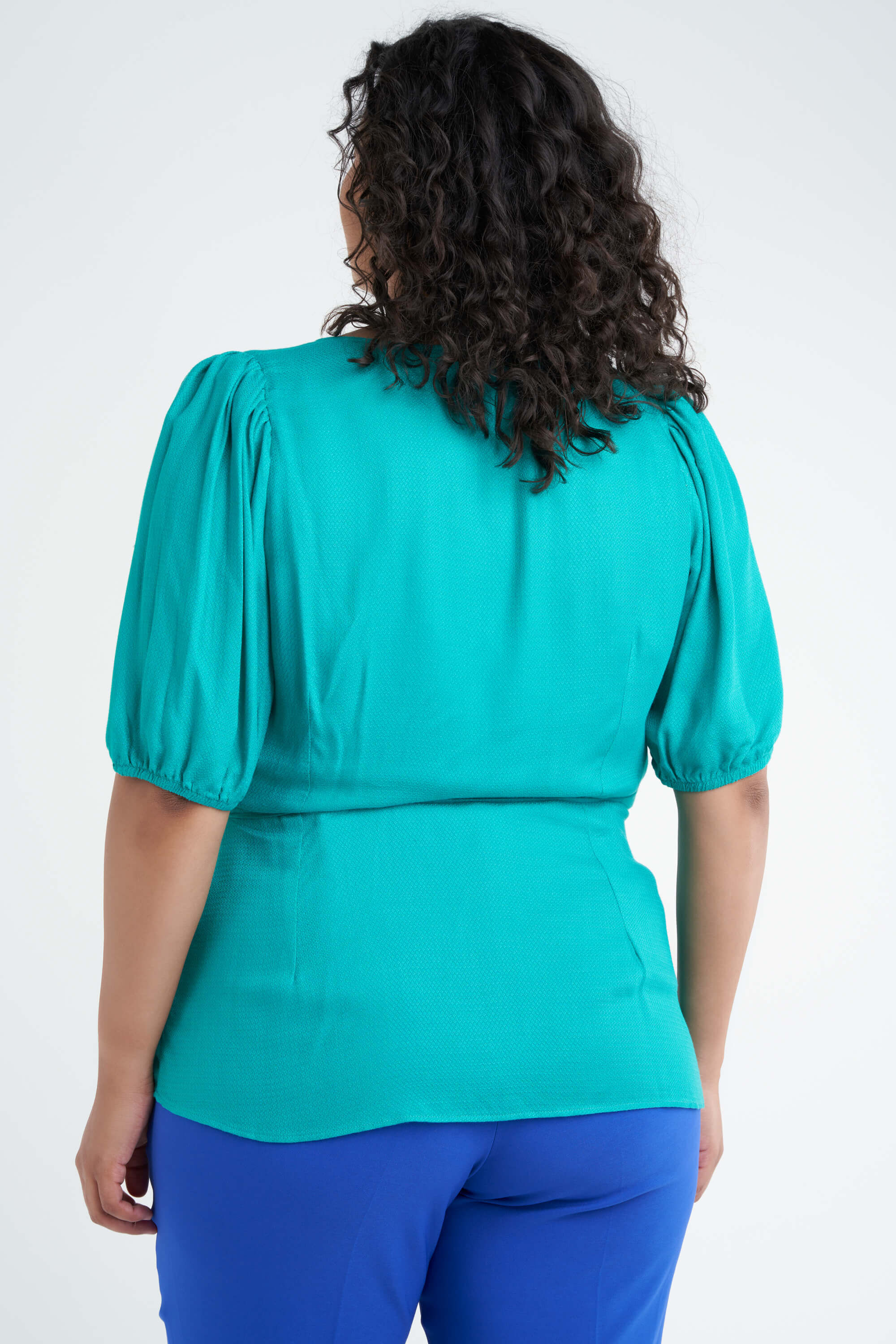 Blusa cruzada con manga abullonada  image number 4