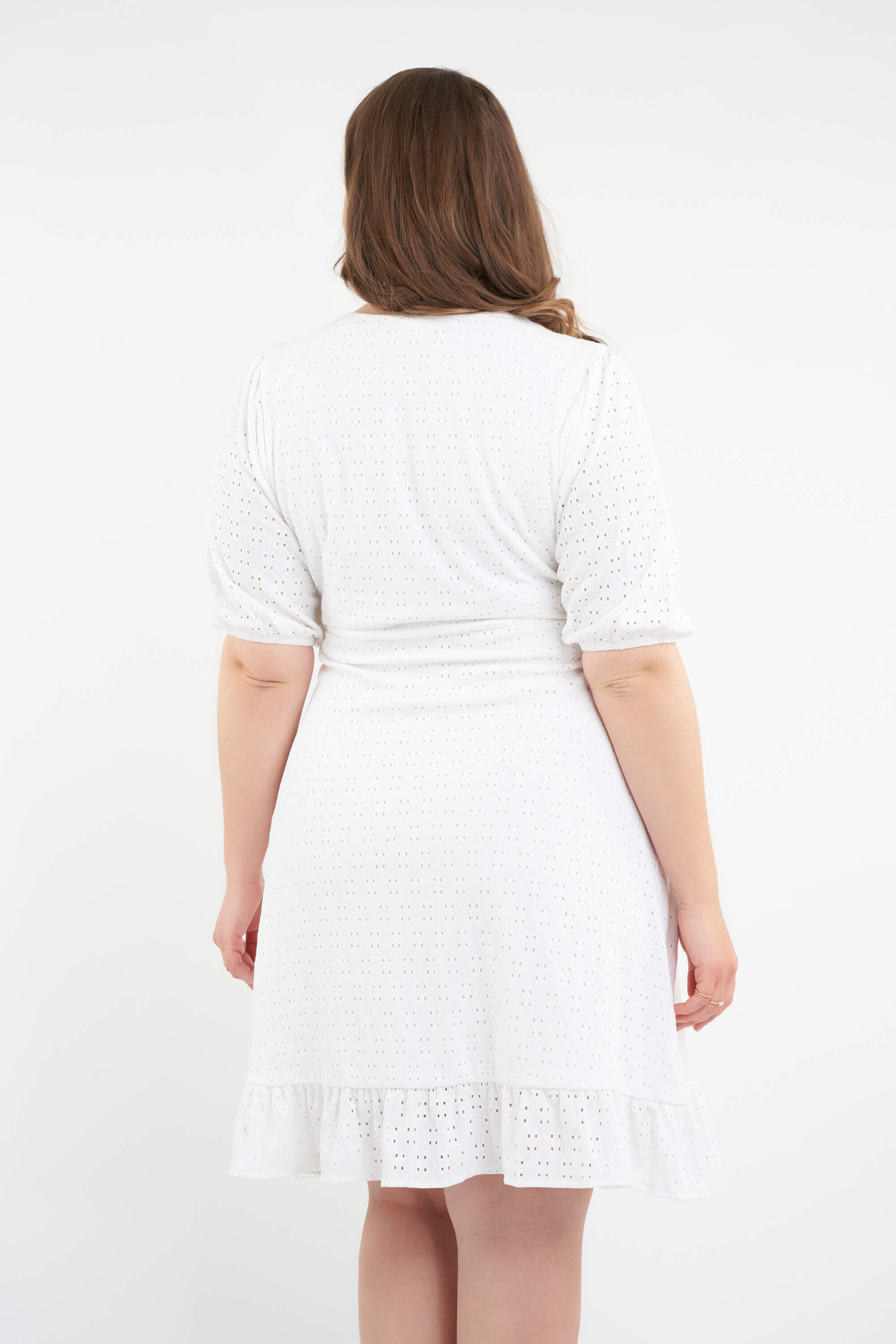 Vestido cruzado con bordado ingl&eacute;s image number 3