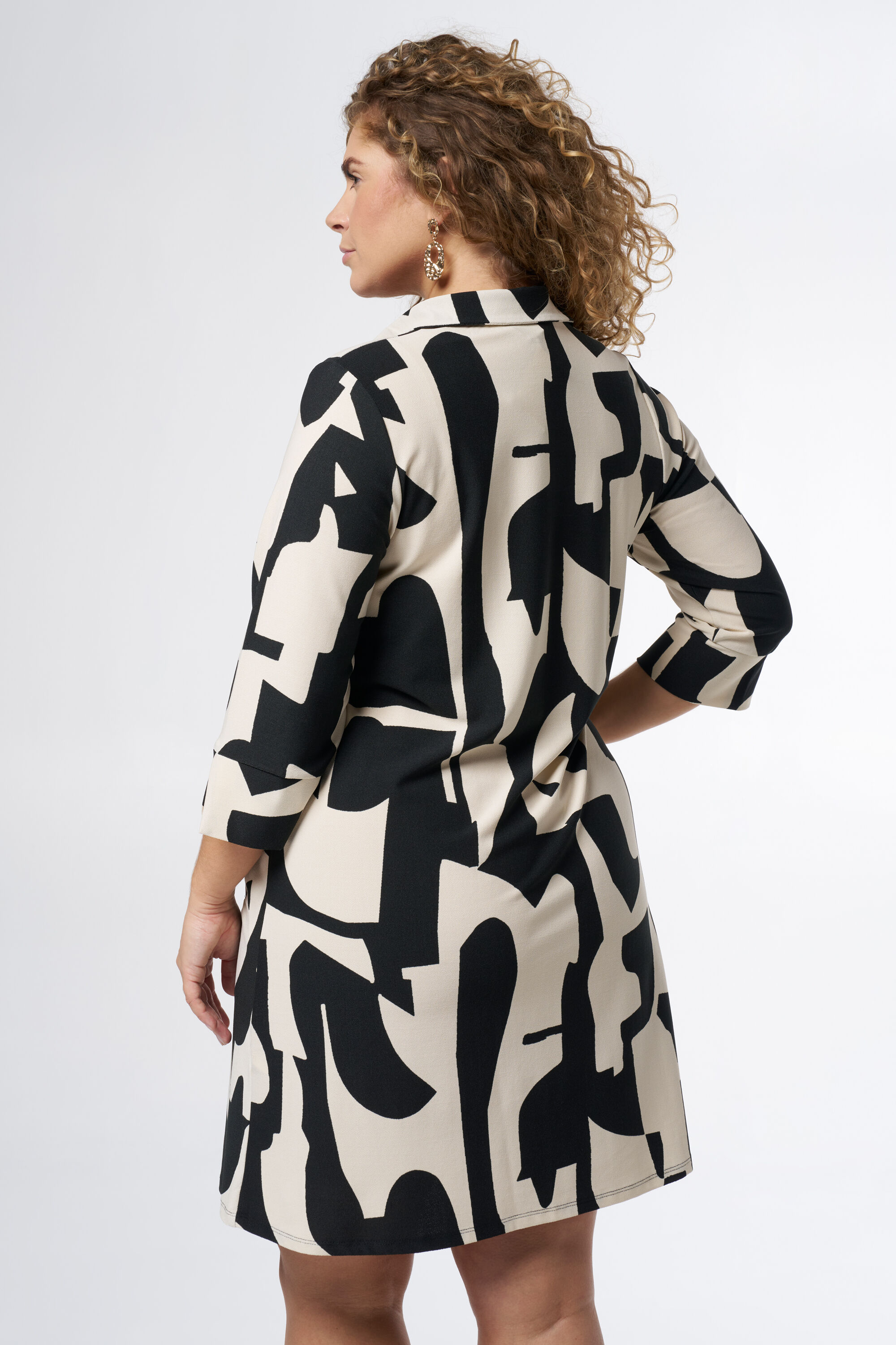 Vestido estampado con cuello image number 3