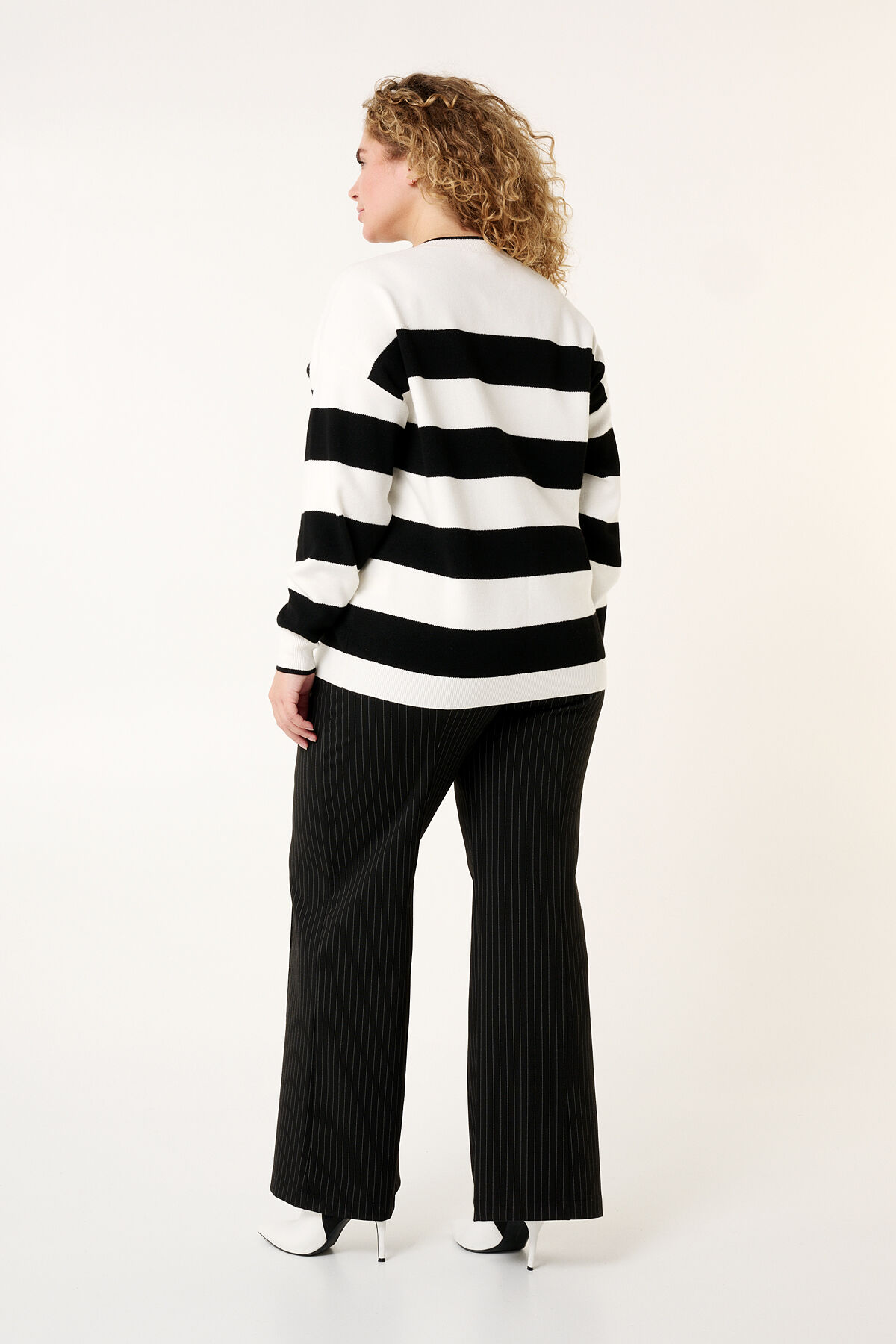 Su&eacute;ter de punto fino con rayas image number 3