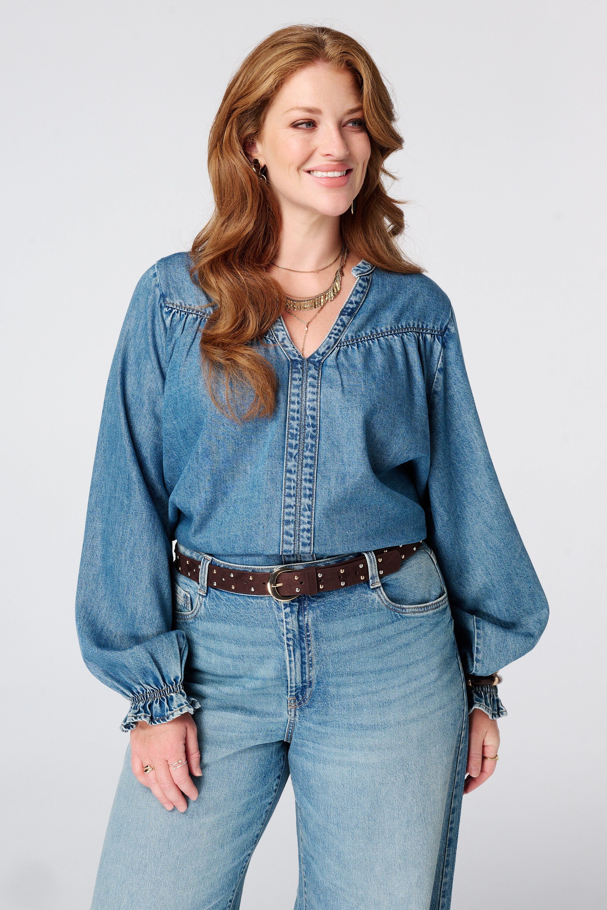 Blusa vaquera con mangas acampanadas