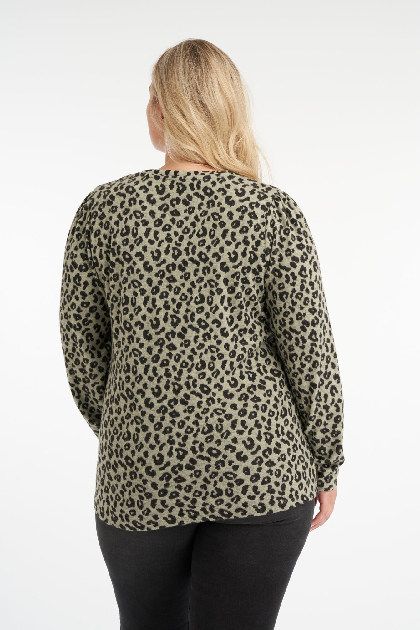 Top con estampado de leopardo image number 3