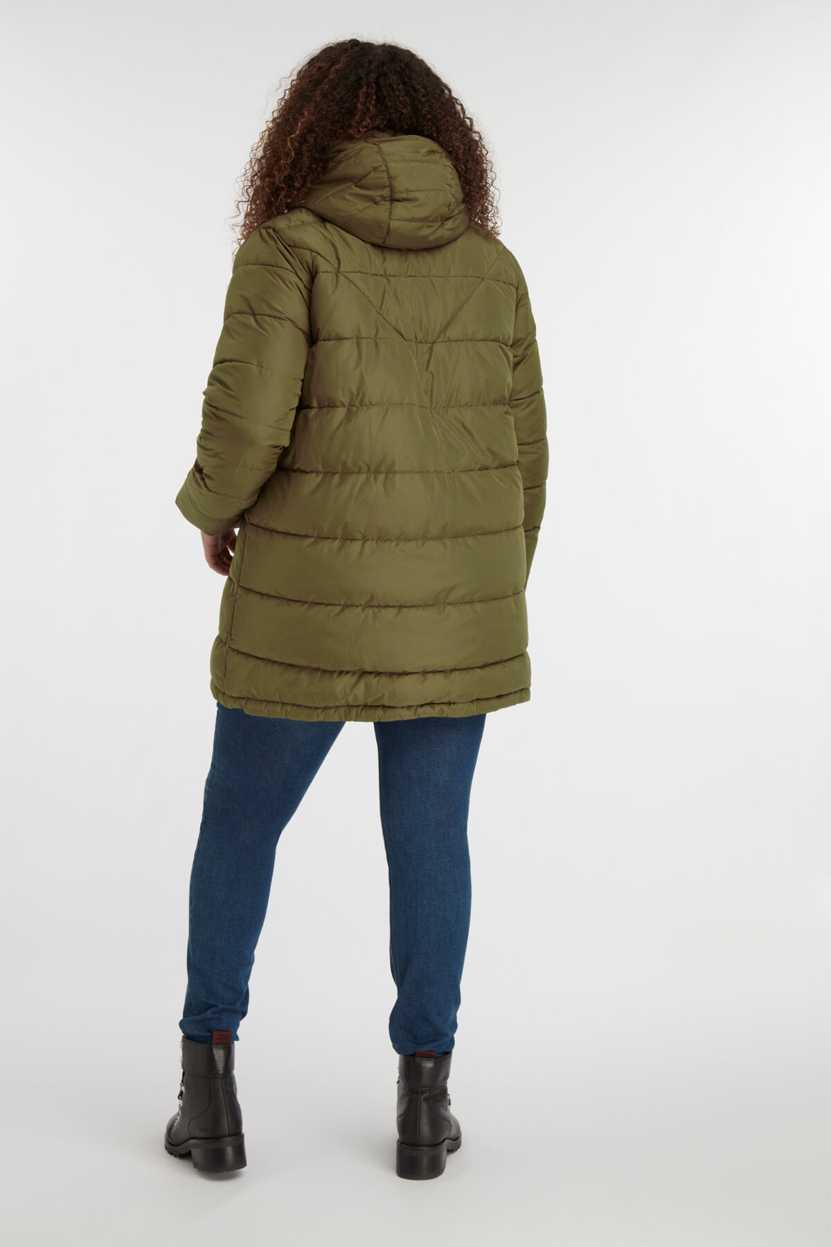 Chaqueta acolchada con capucha  image number 4