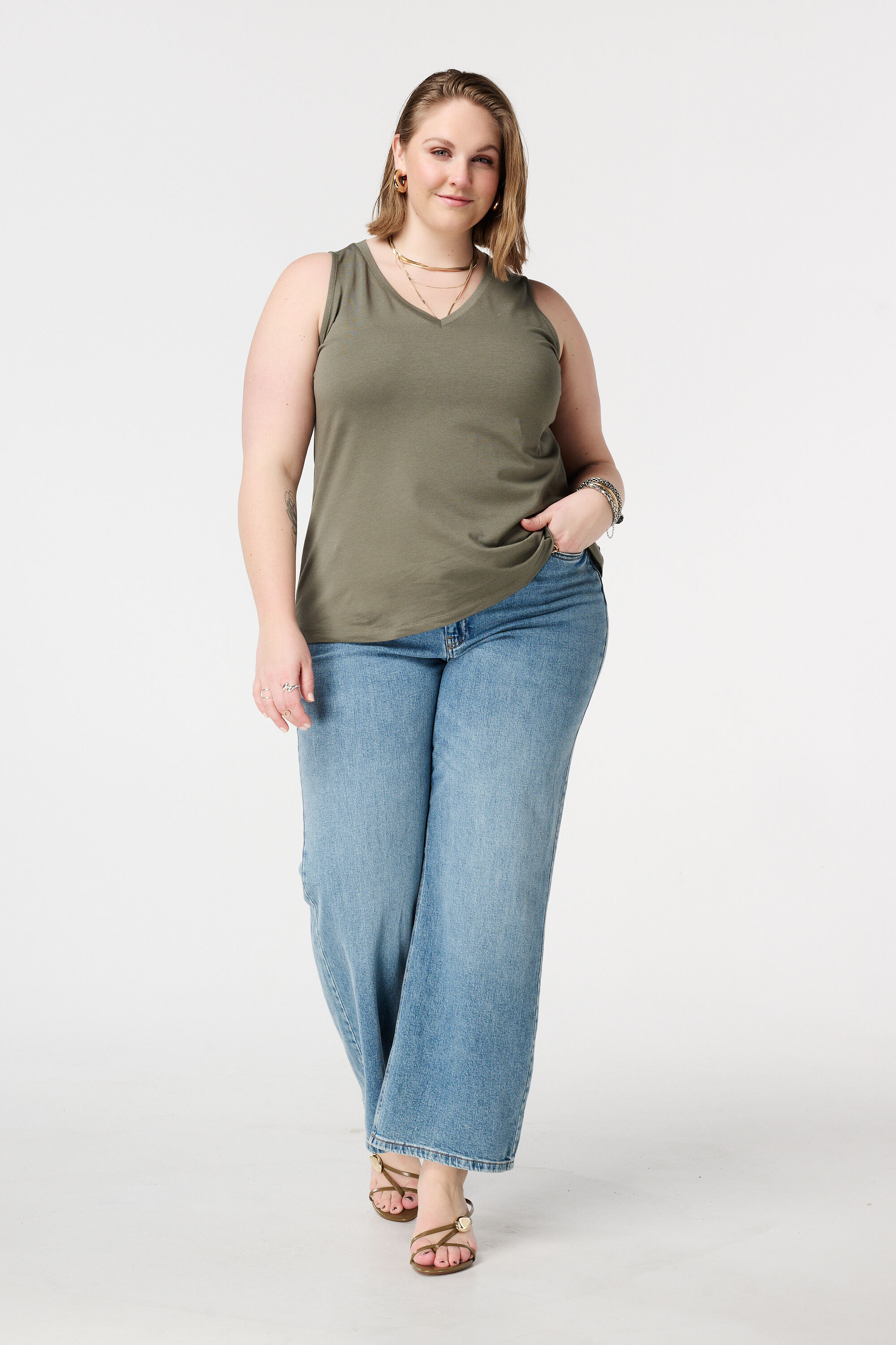 Camiseta de tirantes con escote en V image number 5