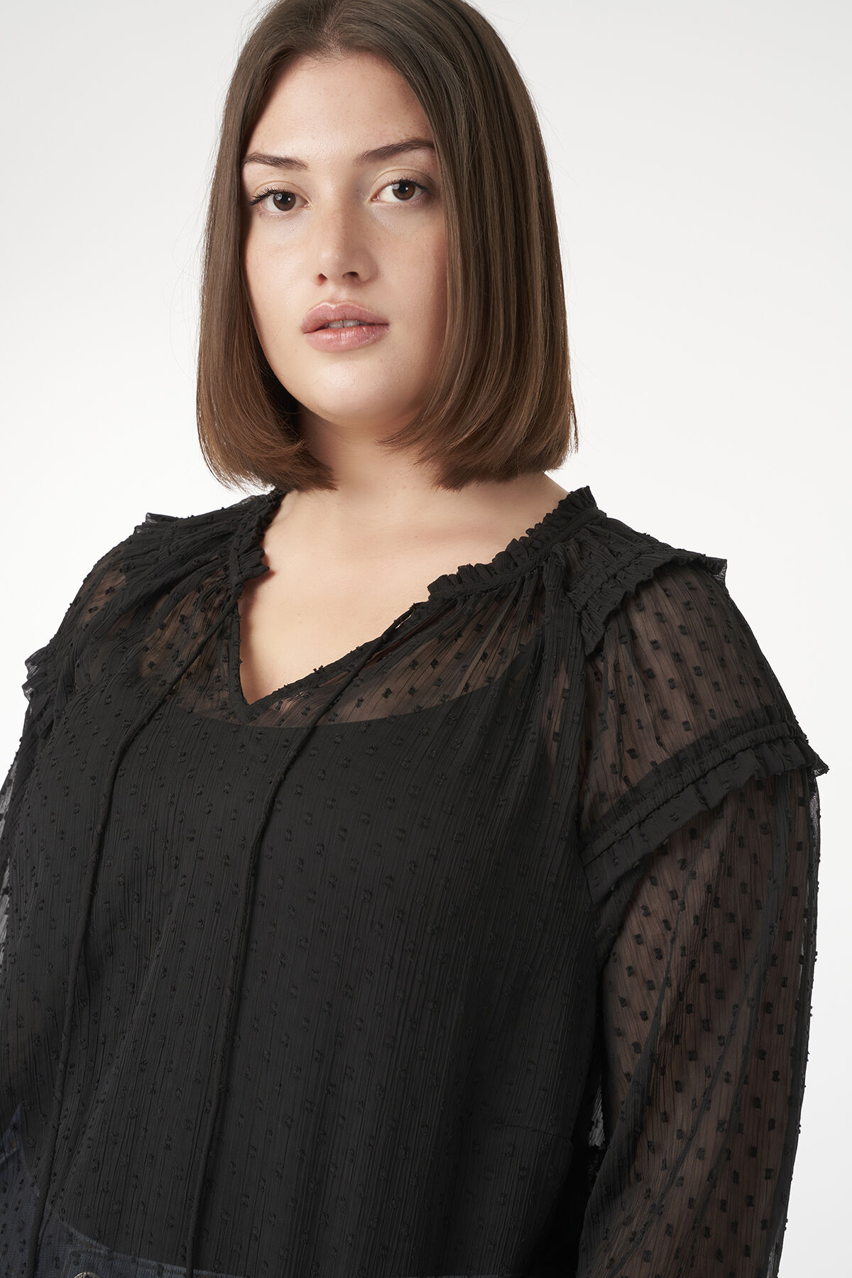 Blusa semitransparente con peque&ntilde;os volantes image number 4