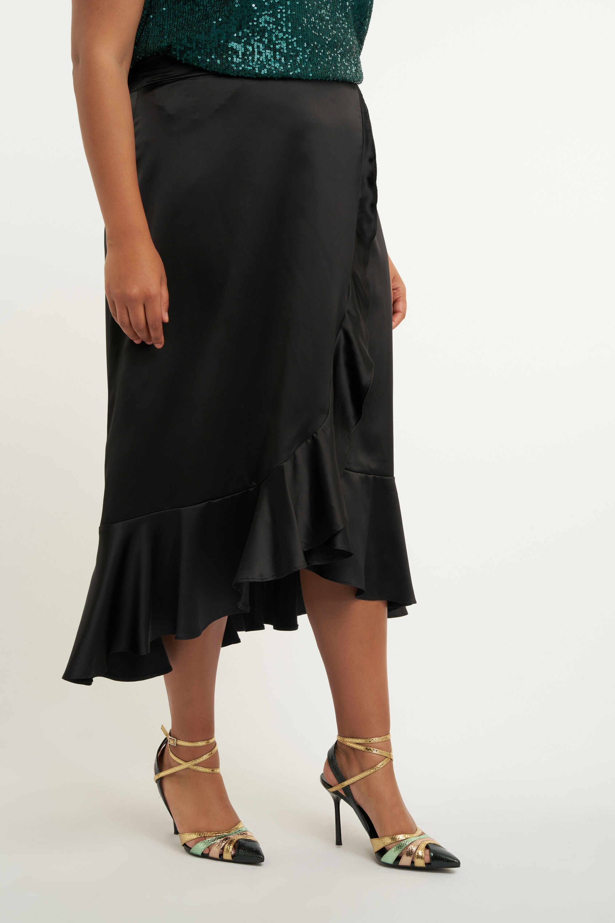 Falda con volantes image number 4