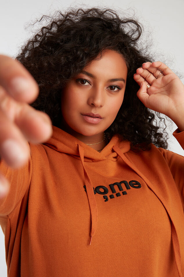 Vestido tipo jersey con capucha image number 4