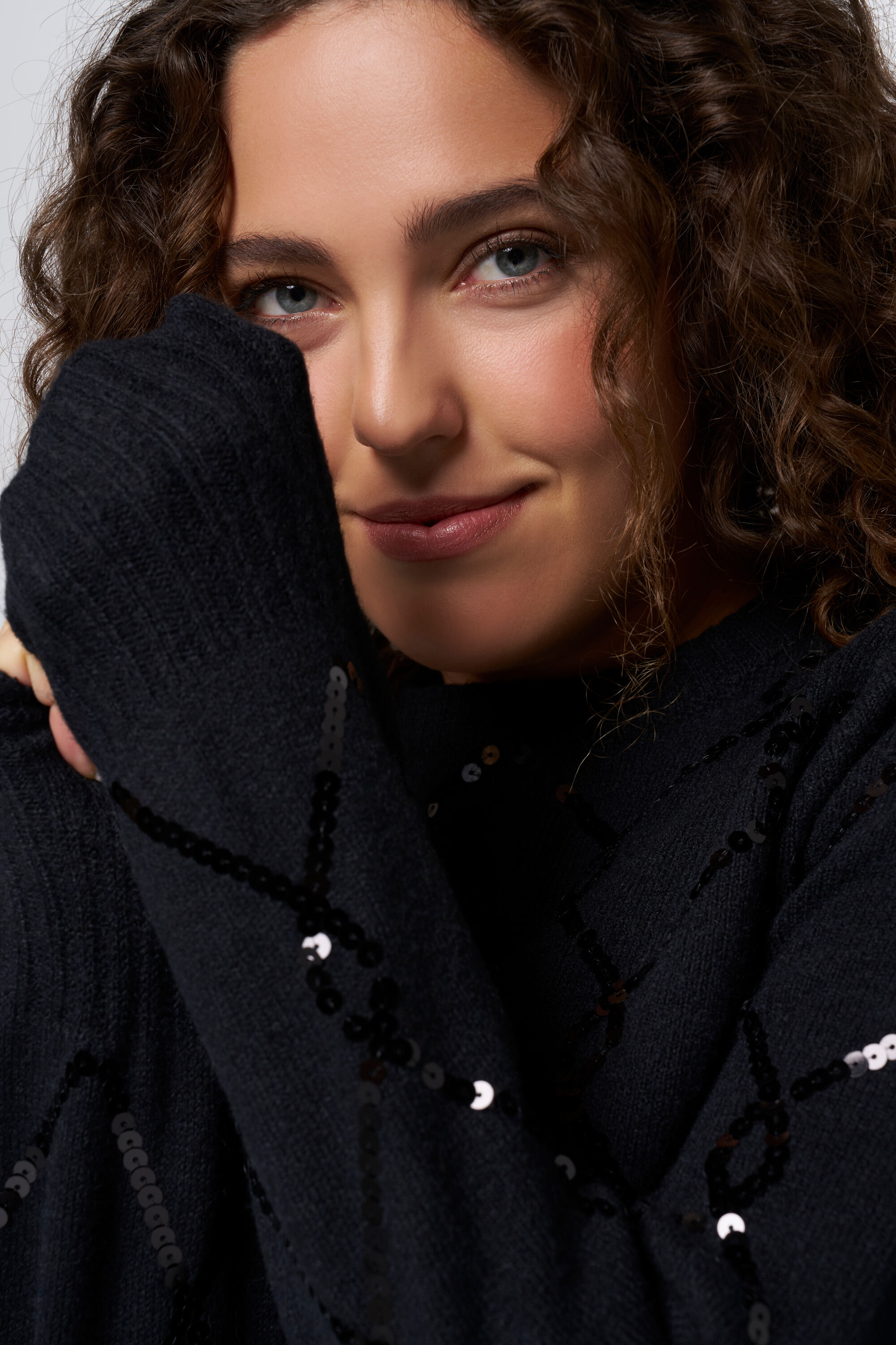 Su&eacute;ter con lentejuelas image number 4