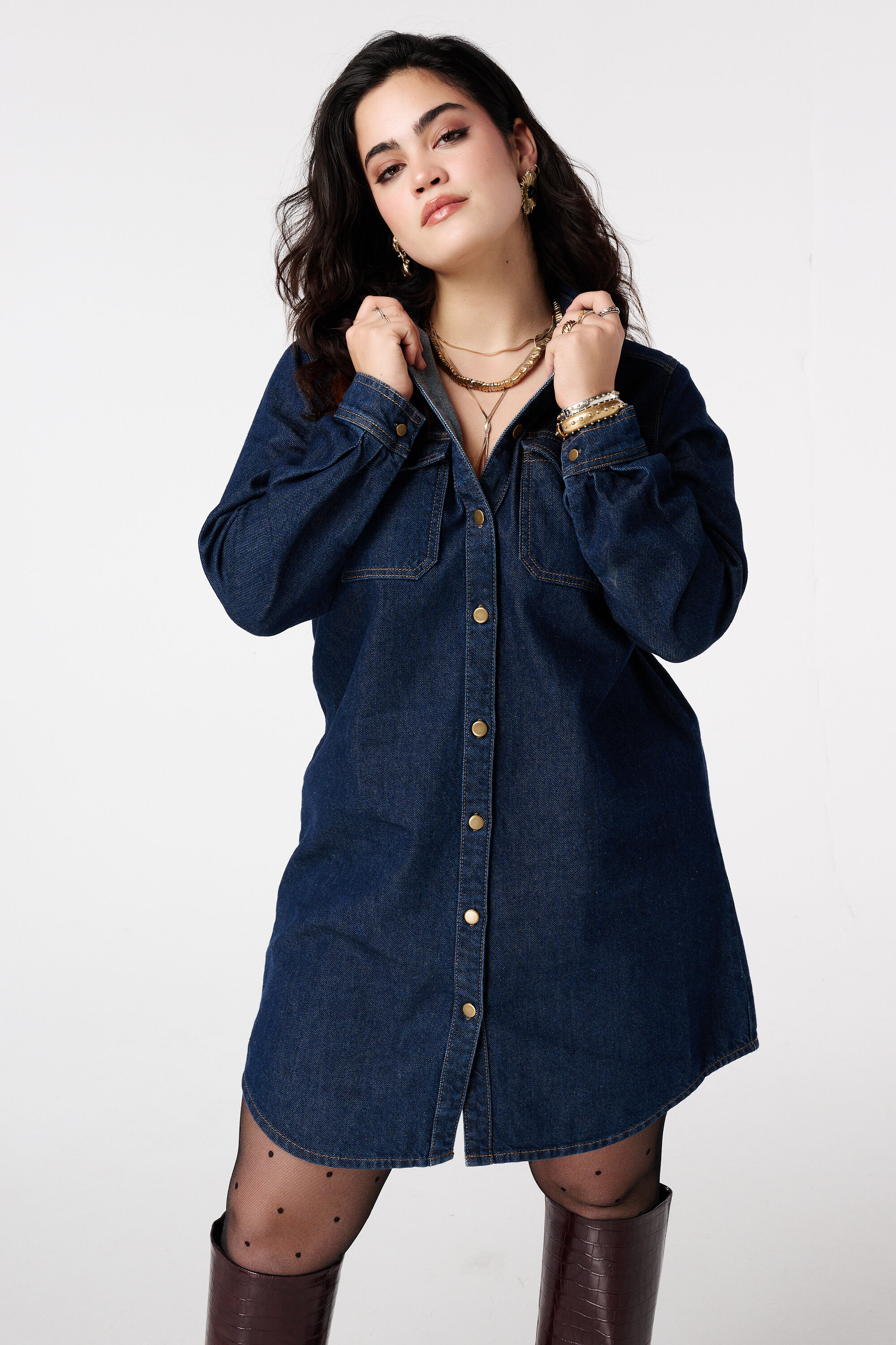 Vestido vaquero con botones image number 5