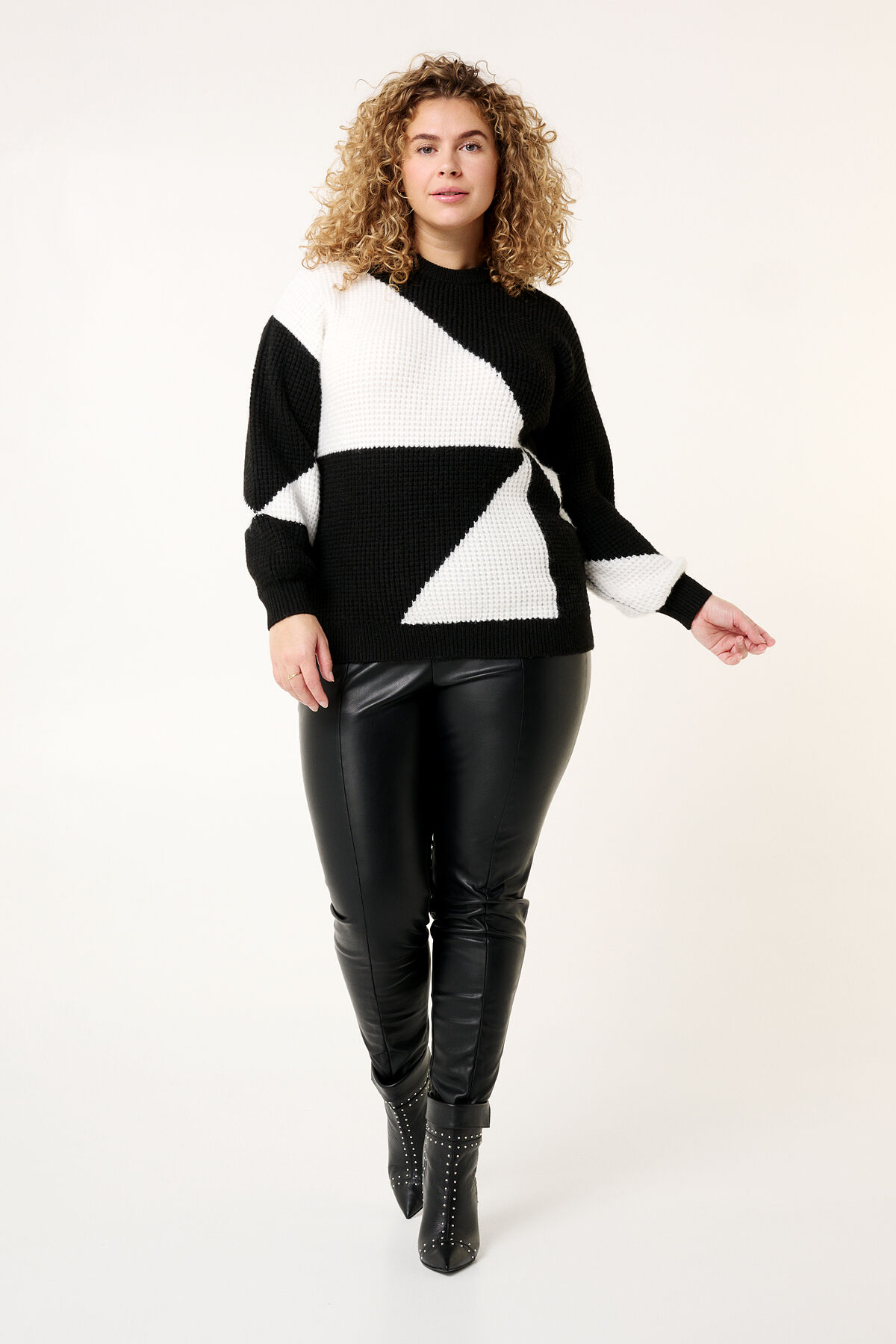 Su&eacute;ter de punto fino bicolor image number 6