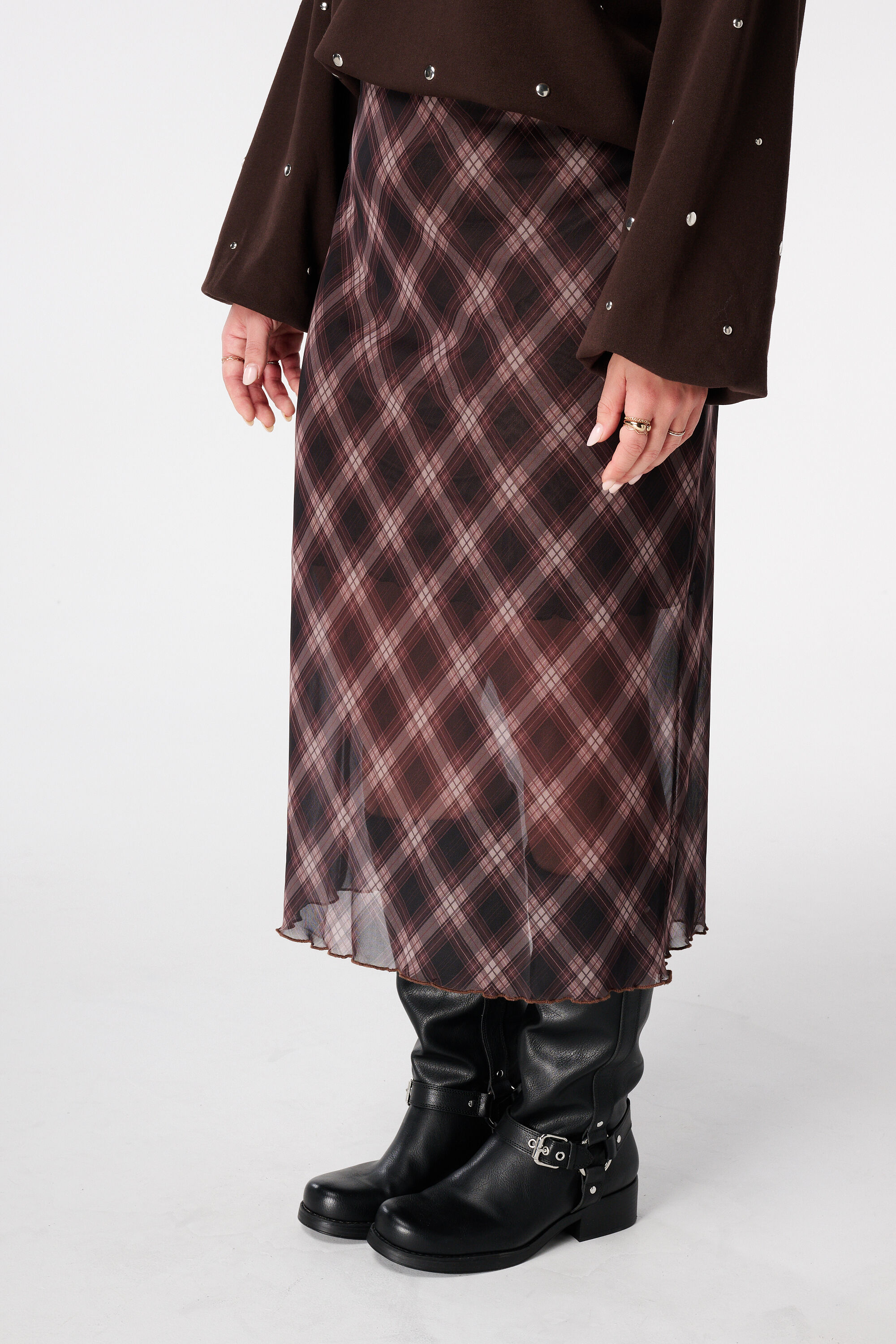 Falda midi con estampado a cuadros image number 5