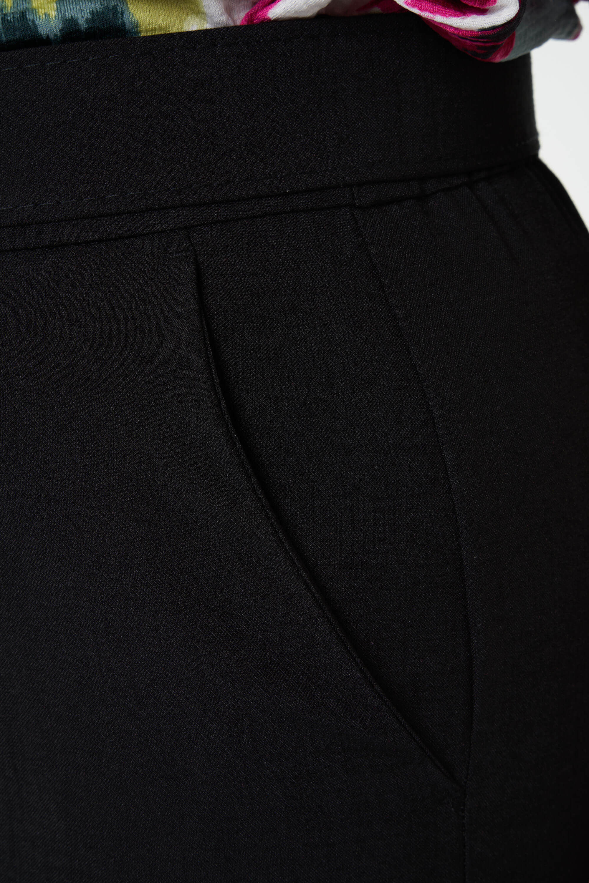 Pantalones con cinto image number 5