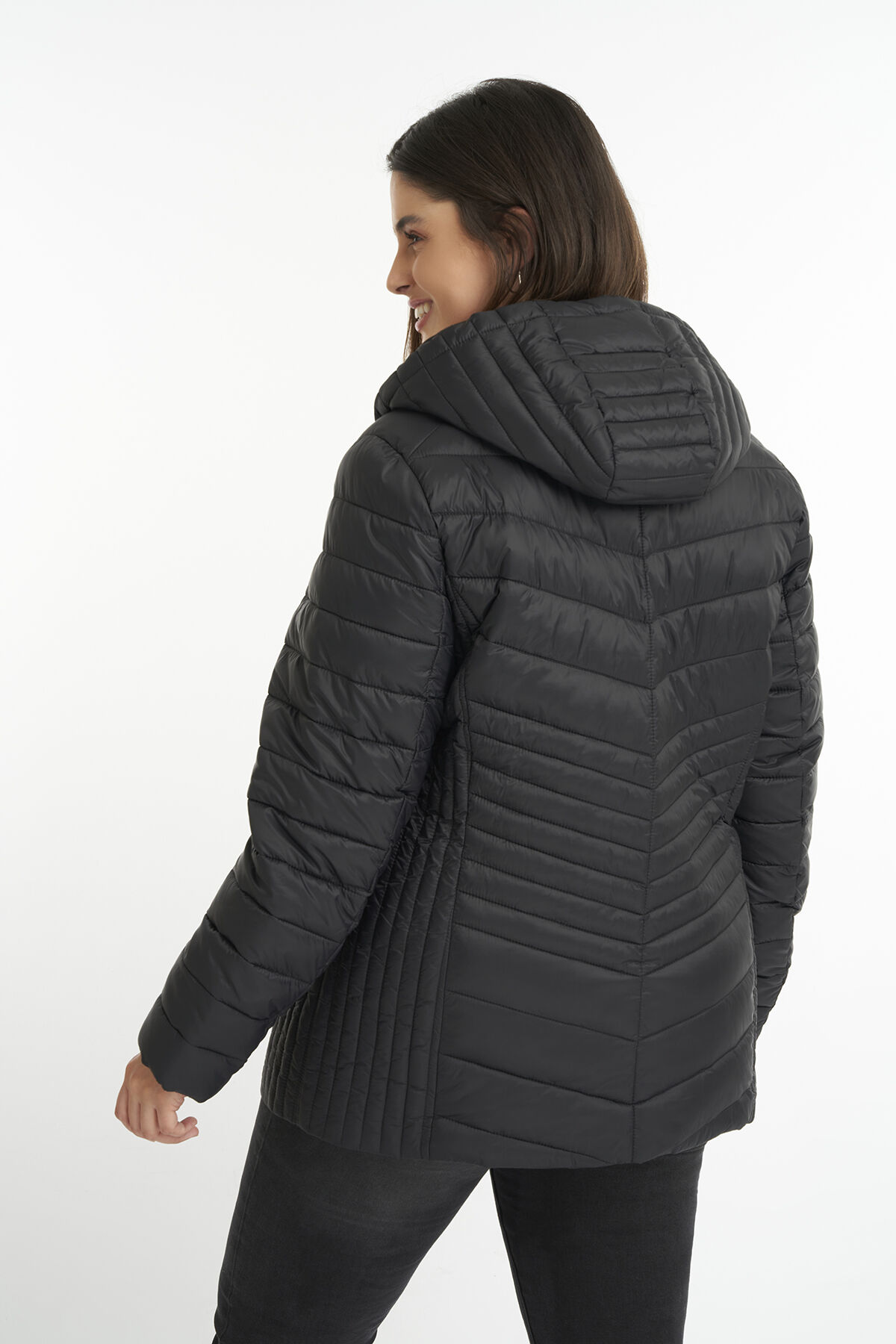 Chaqueta acolchada con capucha  image number 3