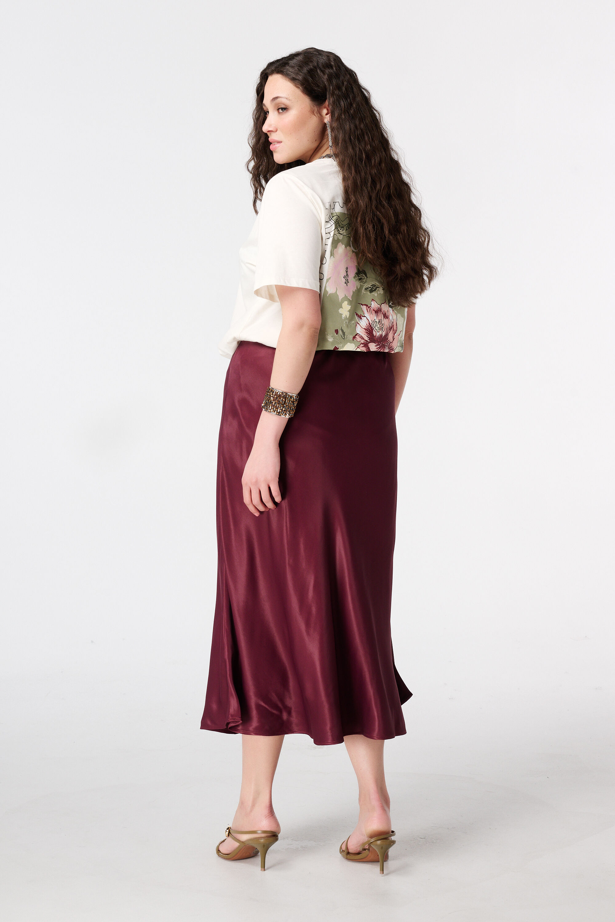 Falda midi de sat&eacute;n image number 3