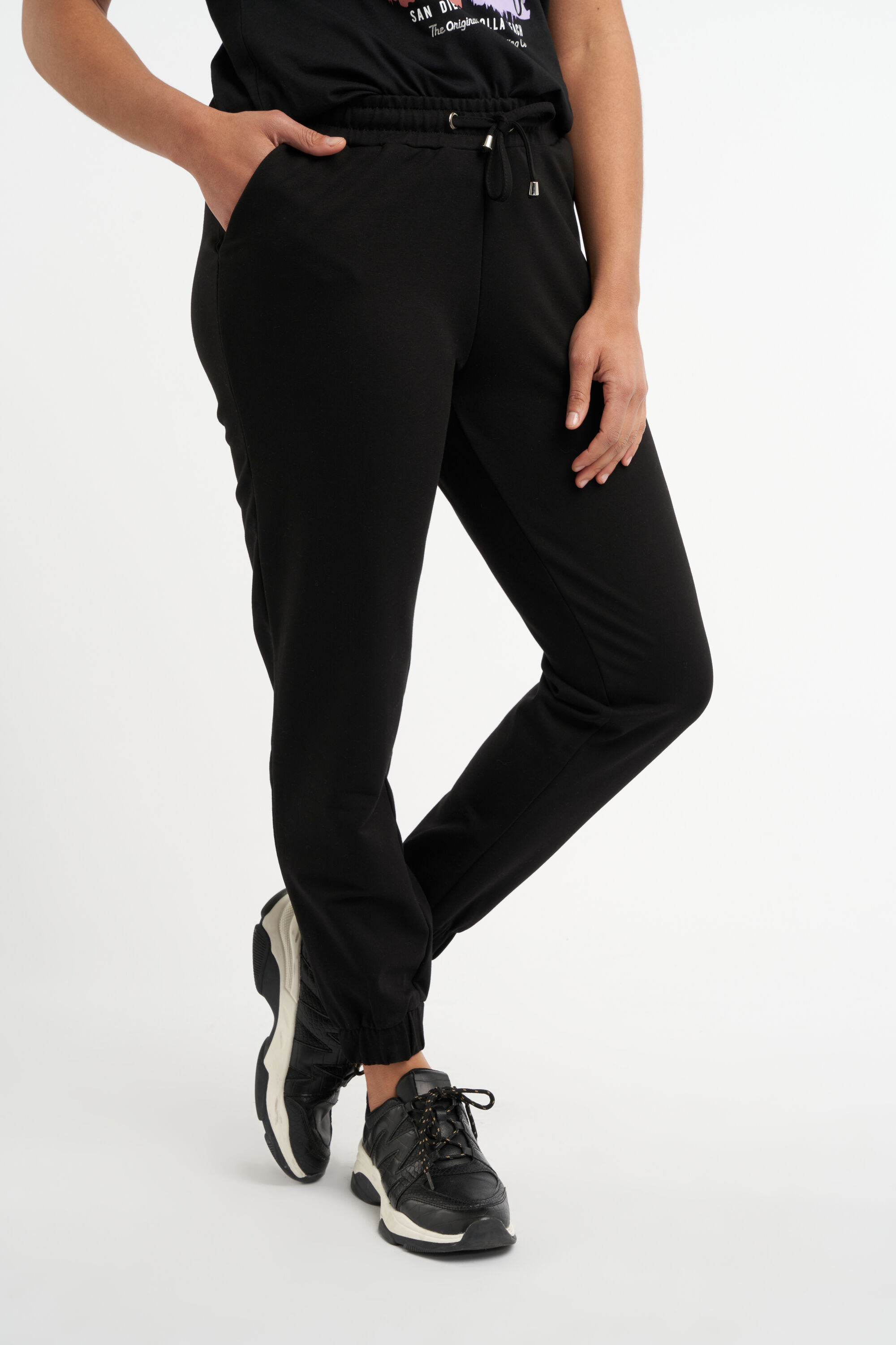Pantalones jogger image number 4