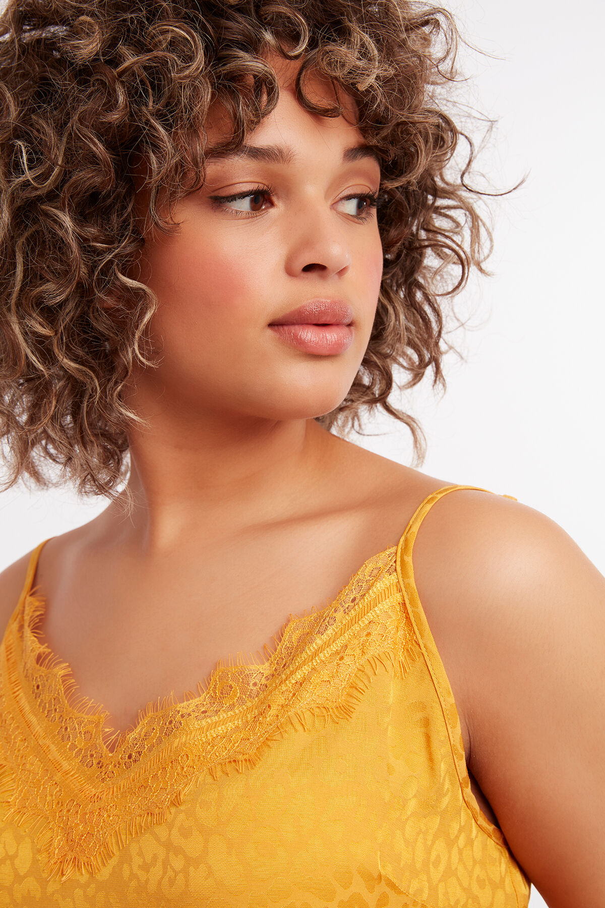 Blusa sin mangas con un sutil estampado de leopardo image number 4