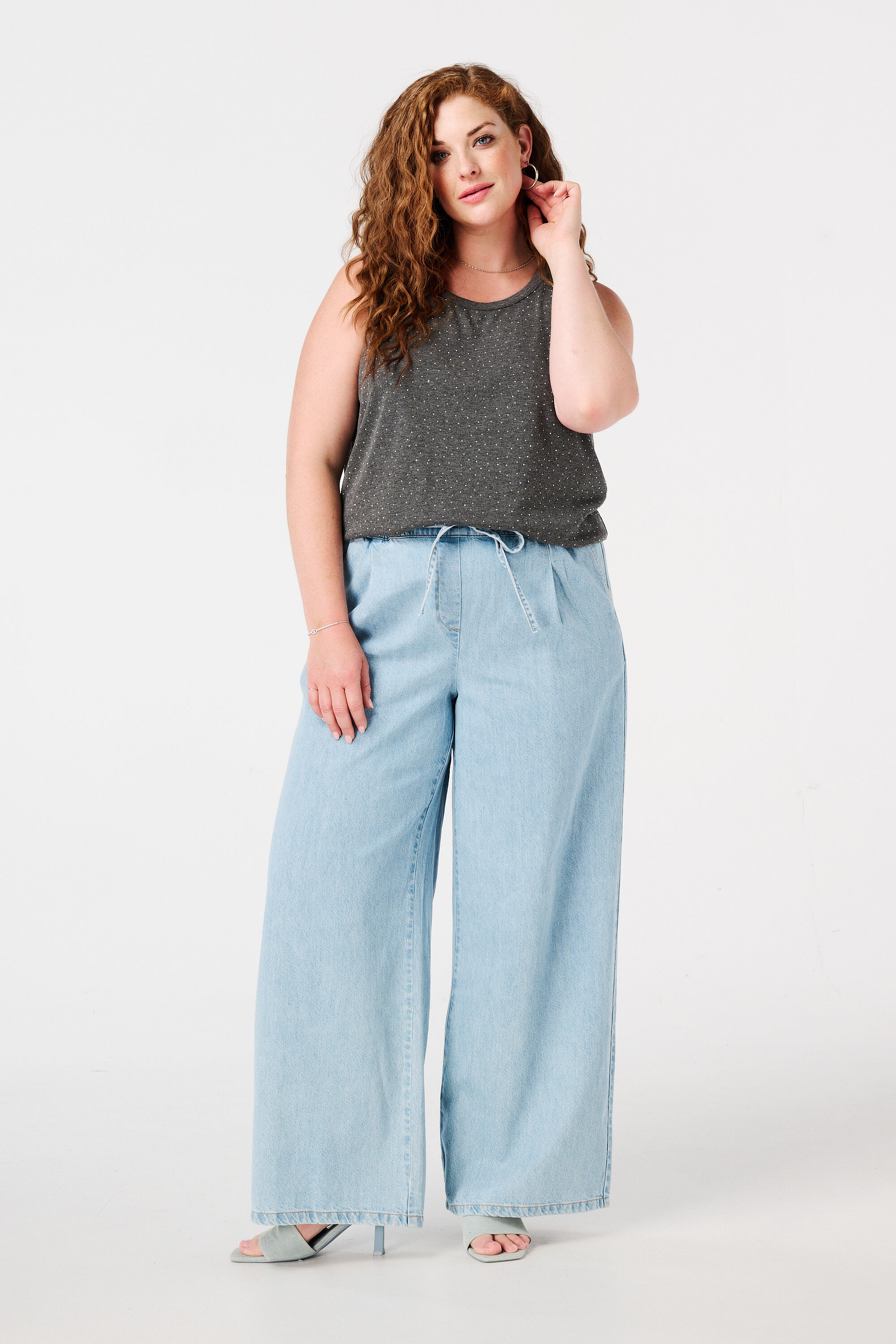 Camiseta sin mangas con brillantes image number 5