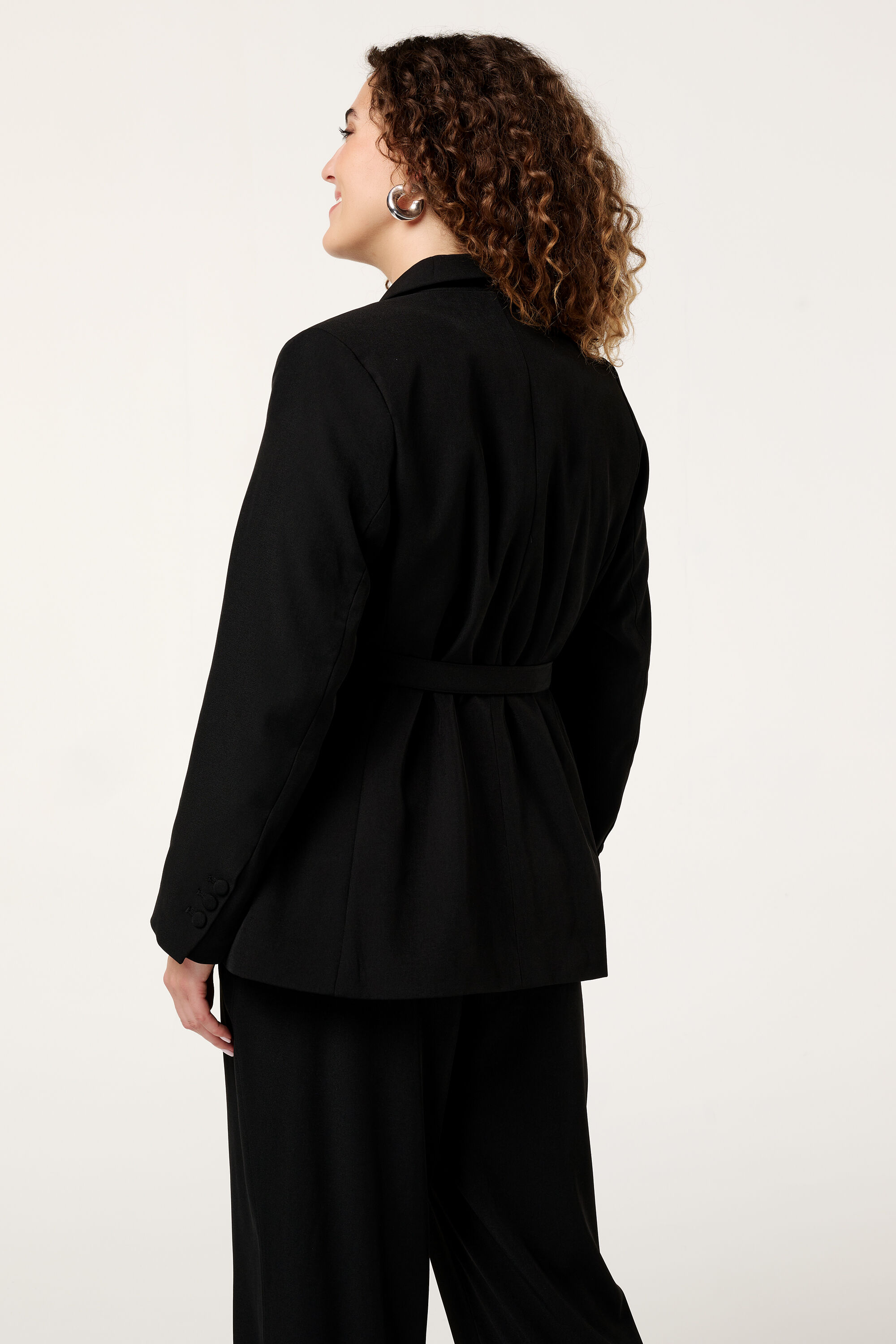 Blazer con un cinto image number 3