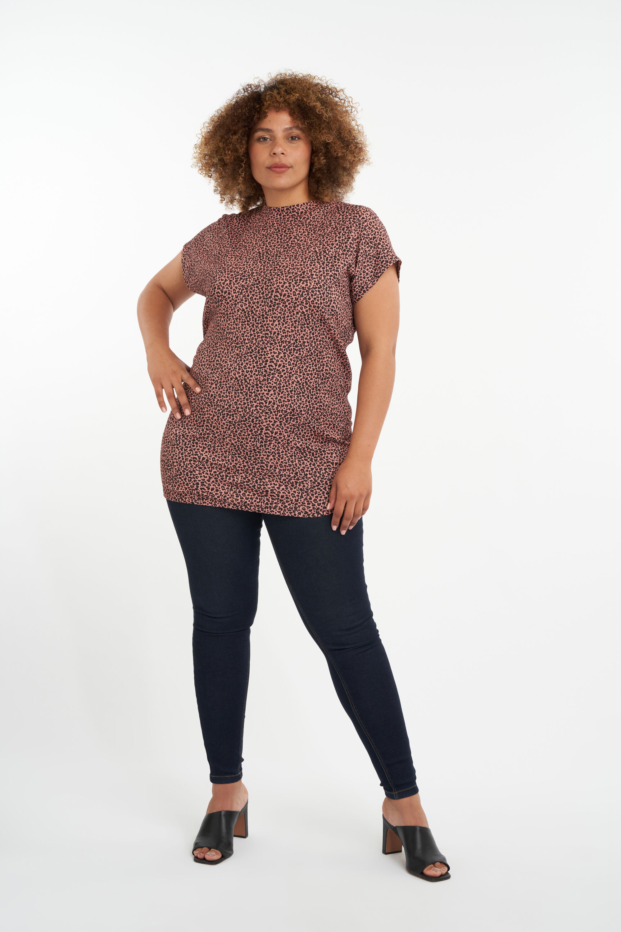 T&uacute;nica con estampado image number 5