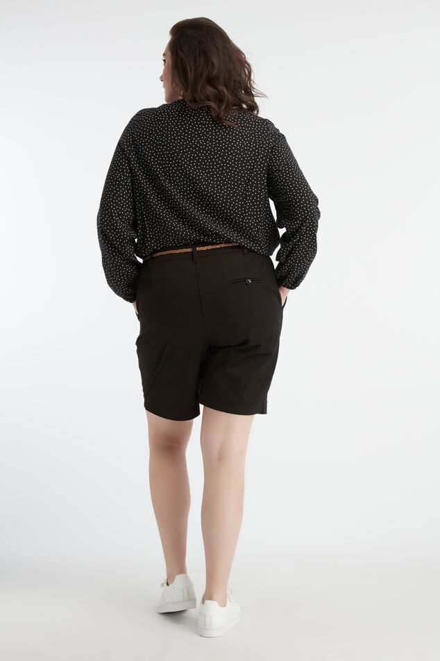 Shorts con cinturón image number 4